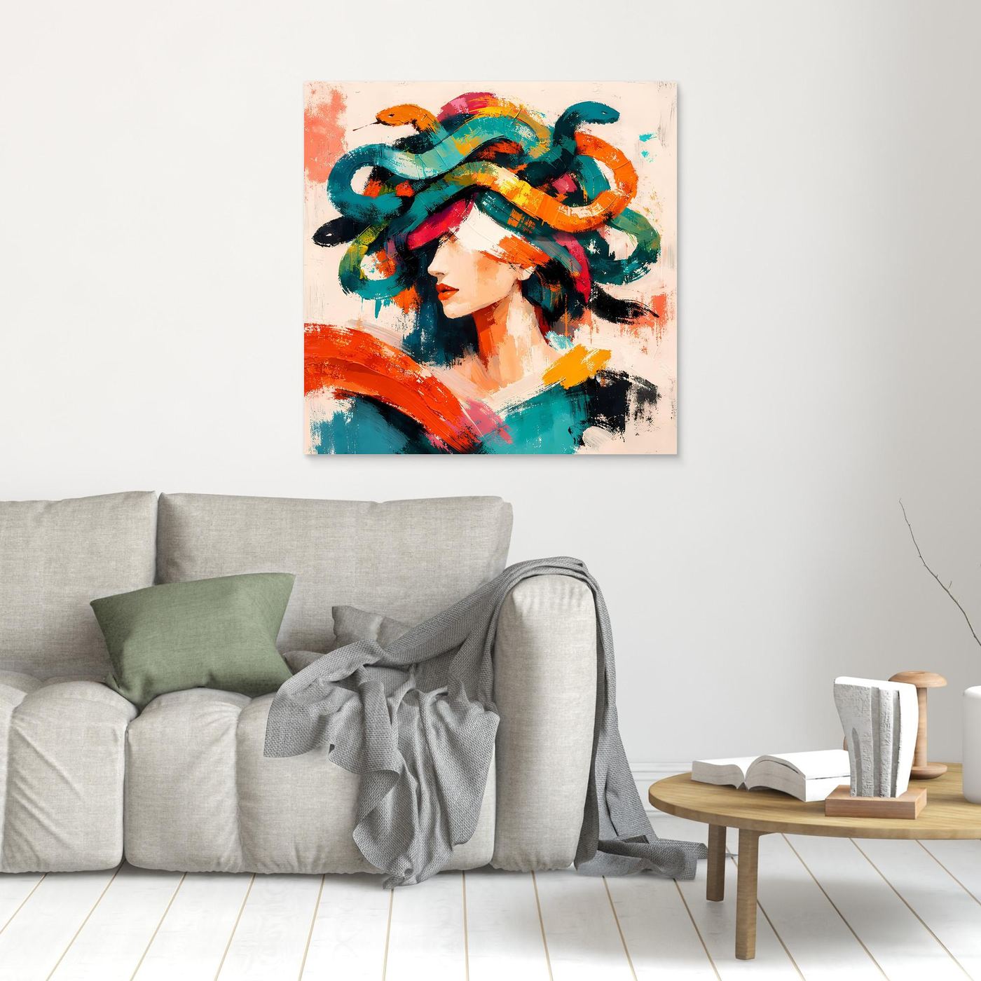 Wandbild mit Medusenmotiv im abstrakten Pop-Art-Stil, farbige Pinselstriche, kleines Bild im Raum