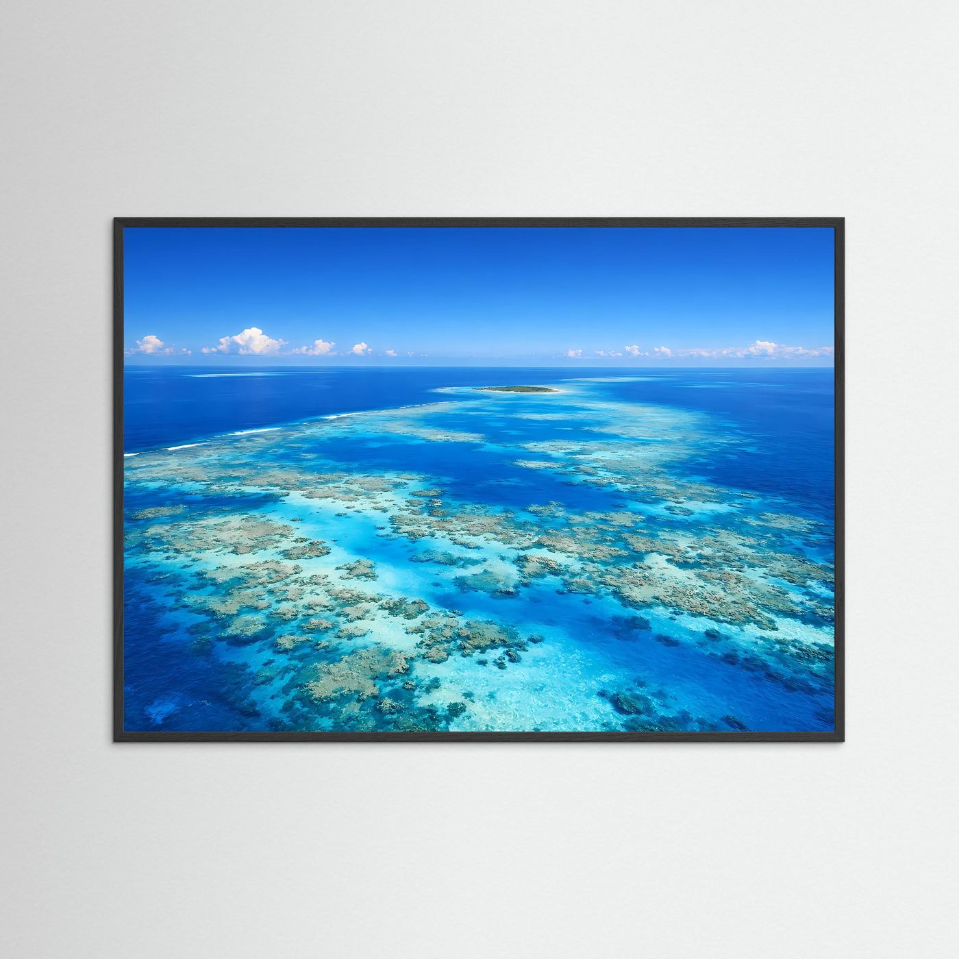 Wandbild mit Blick aufs Korallenriff im türkisblauen Meer, im schwarzen Rahmen