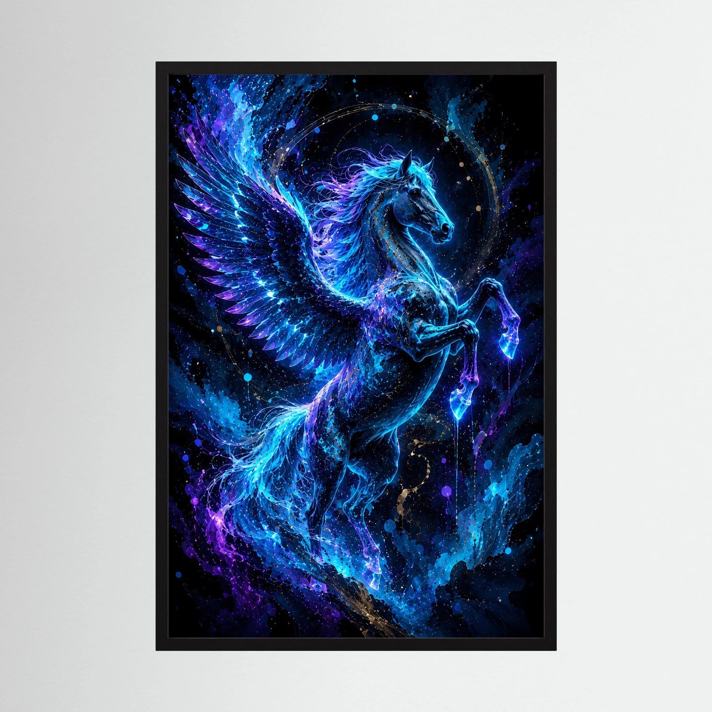 Hochformatiges Pegasus-Poster im schwarzen Rahmen mit leuchtend blauem geflügeltem Pferd