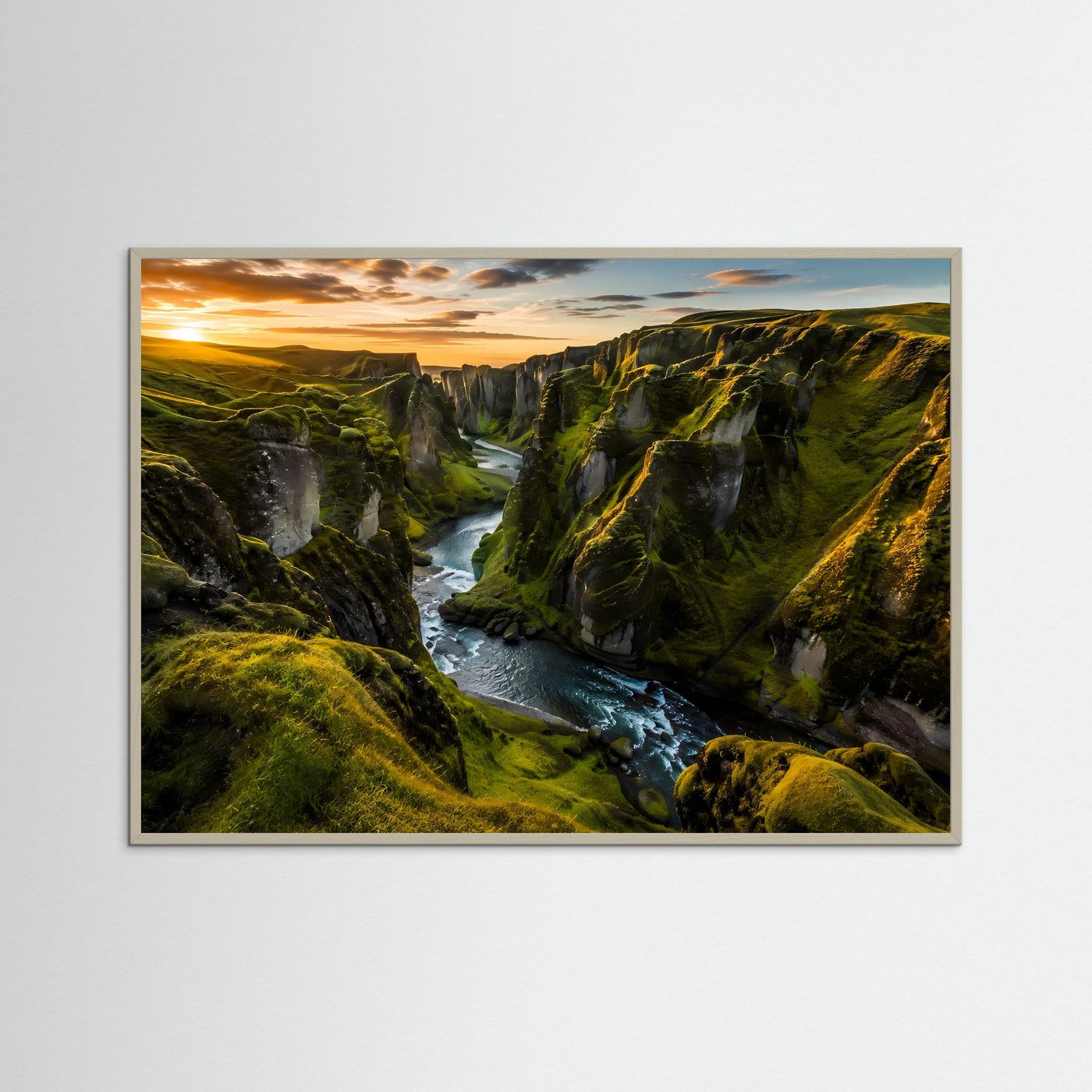 Grüne Schlucht im goldenen Sonnenlicht | Isländische Canyon-Landschaft Poster Querformat