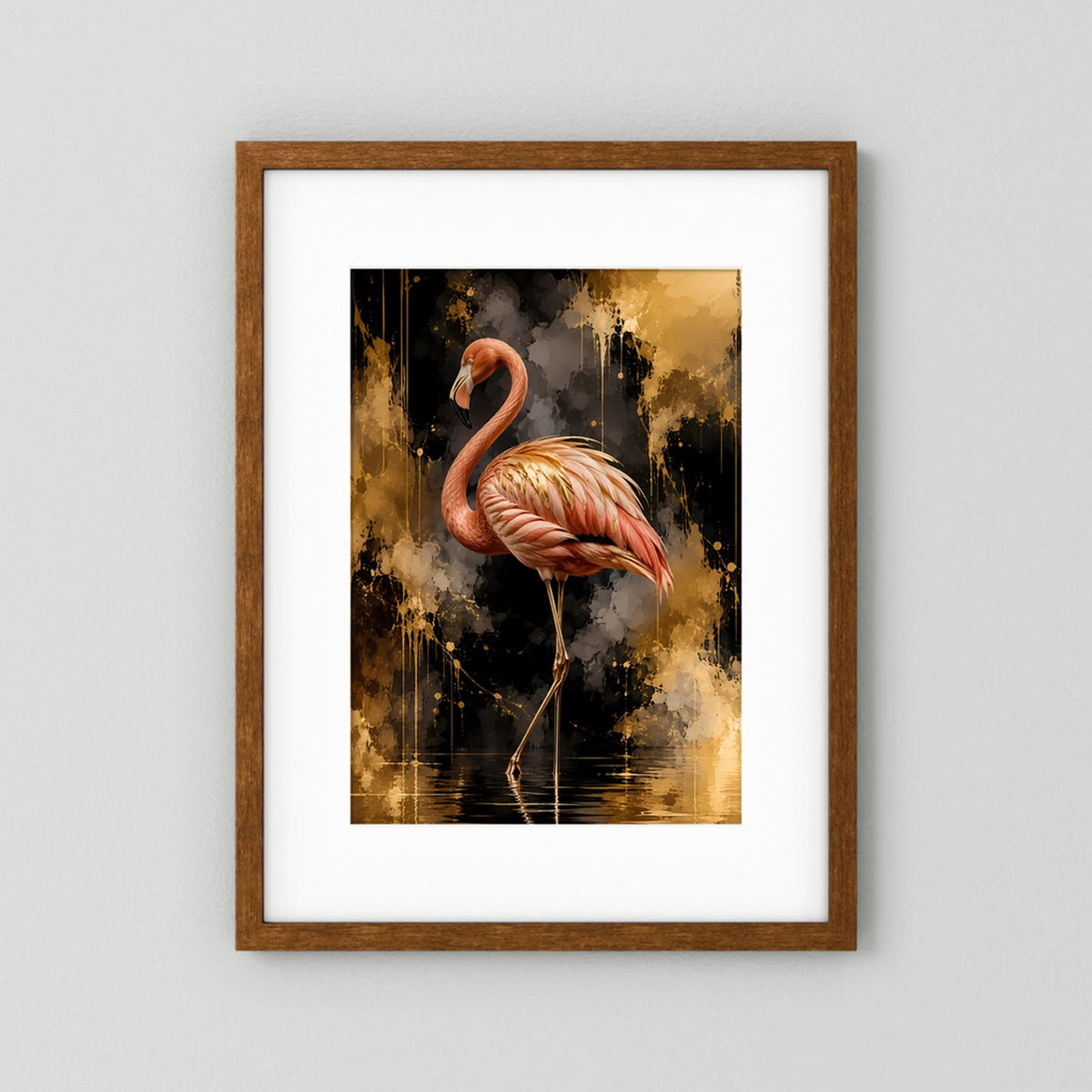 Gerahmtes Hochformat-Poster mit rosafarbenem Flamingo vor gold-schwarzem Farbverlauf