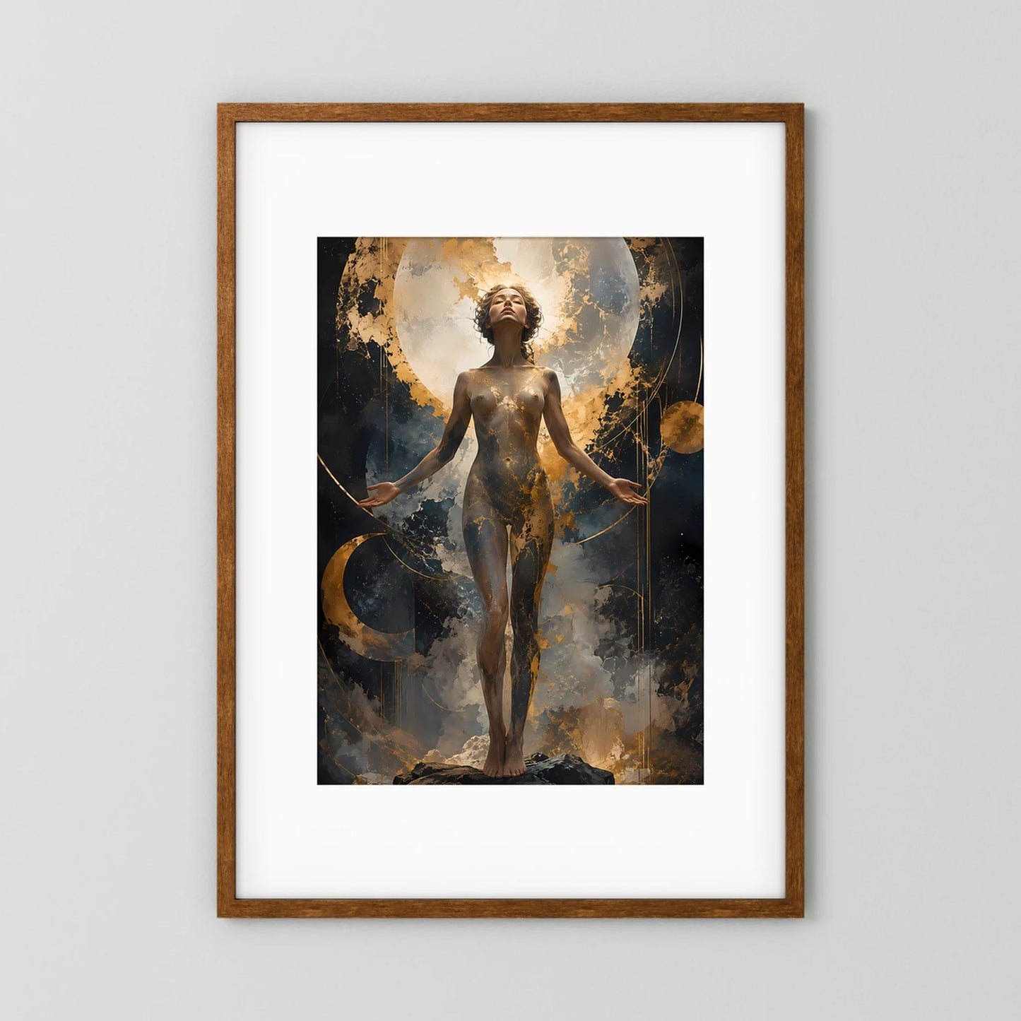 Mondgöttin in Gold | Mystische Frau vor Vollmond | Poster Hochformat