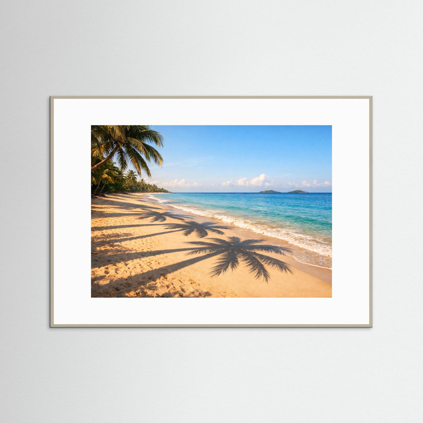 Panoramastrand-Poster im Querformat, goldbraun gerahmt, mit weißem Rand