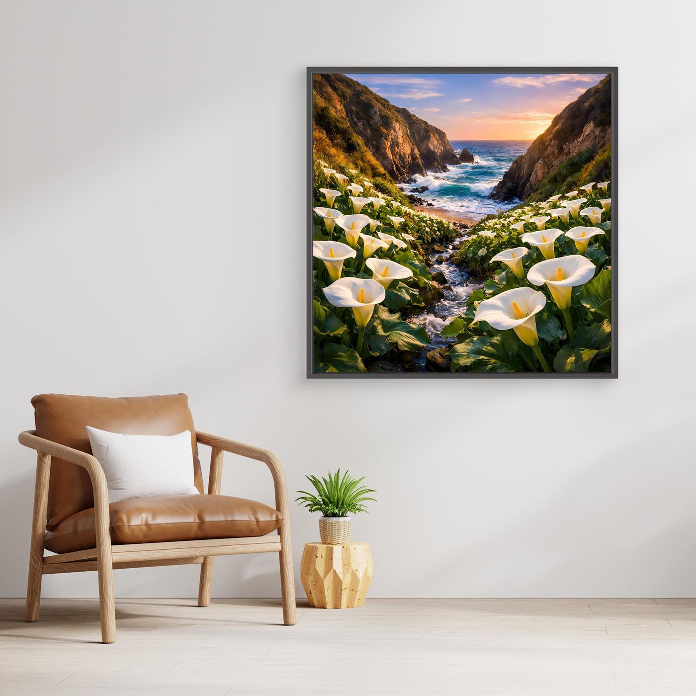 Gerahmtes Leinwandbild: Calla-Blüten im Vordergrund, Küstenweg und Meeresbucht zwischen Felsbergen