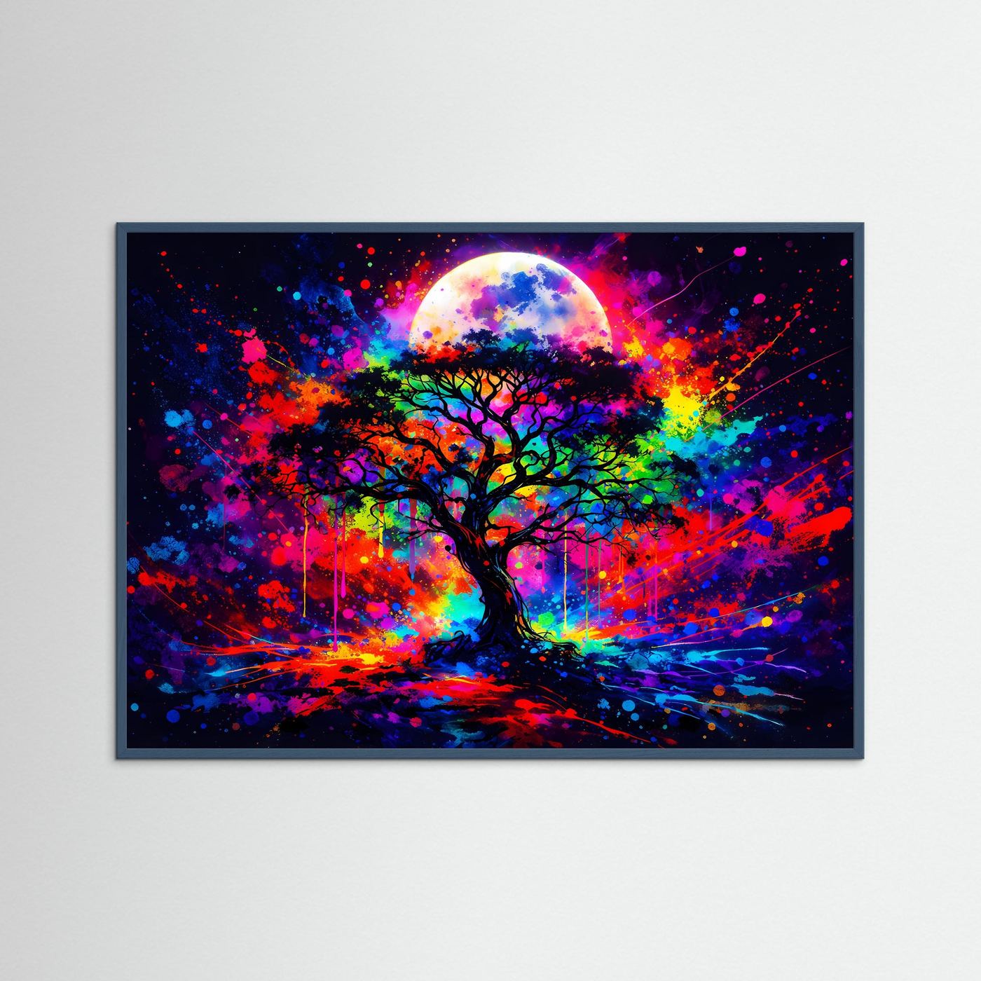 Poster mit Lebensbaum und Vollmond im Neon-Look, schwarzer Rahmen.