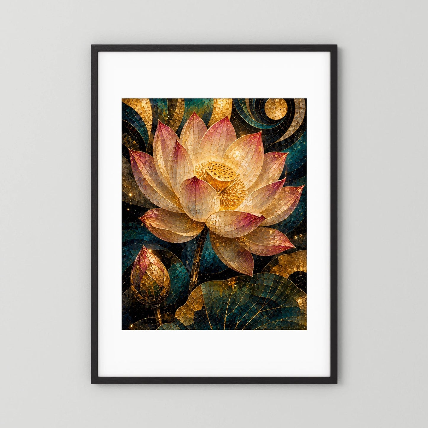 Poster mit Lotusblüte-Mosaik in Gold, Petrol und Rosa, schwarzer Rahmen mit weißem Rand