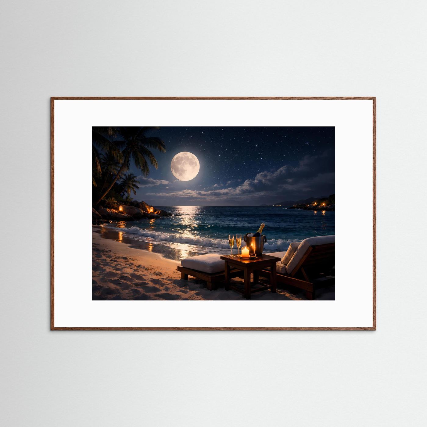 Panorama-Poster Strand bei Vollmond mit Liegestühlen und Lichtern, brauner Holzrahmen