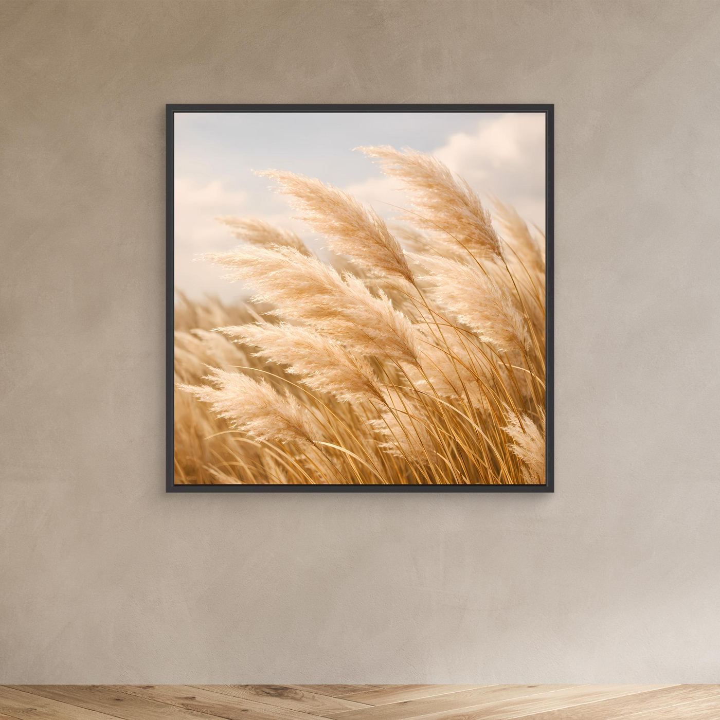 Leinwandbild mit Pampasgraswedeln in hellem Beige, quadratisch, schwarzer Rahmen