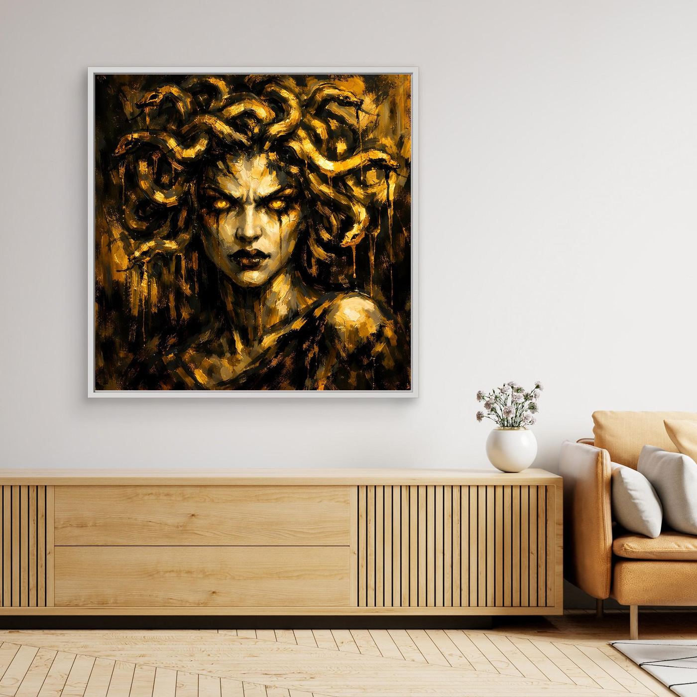 Leinwand Goldene Medusa in düsterer Optik | Modernes Mythologie Wandbild Luxus