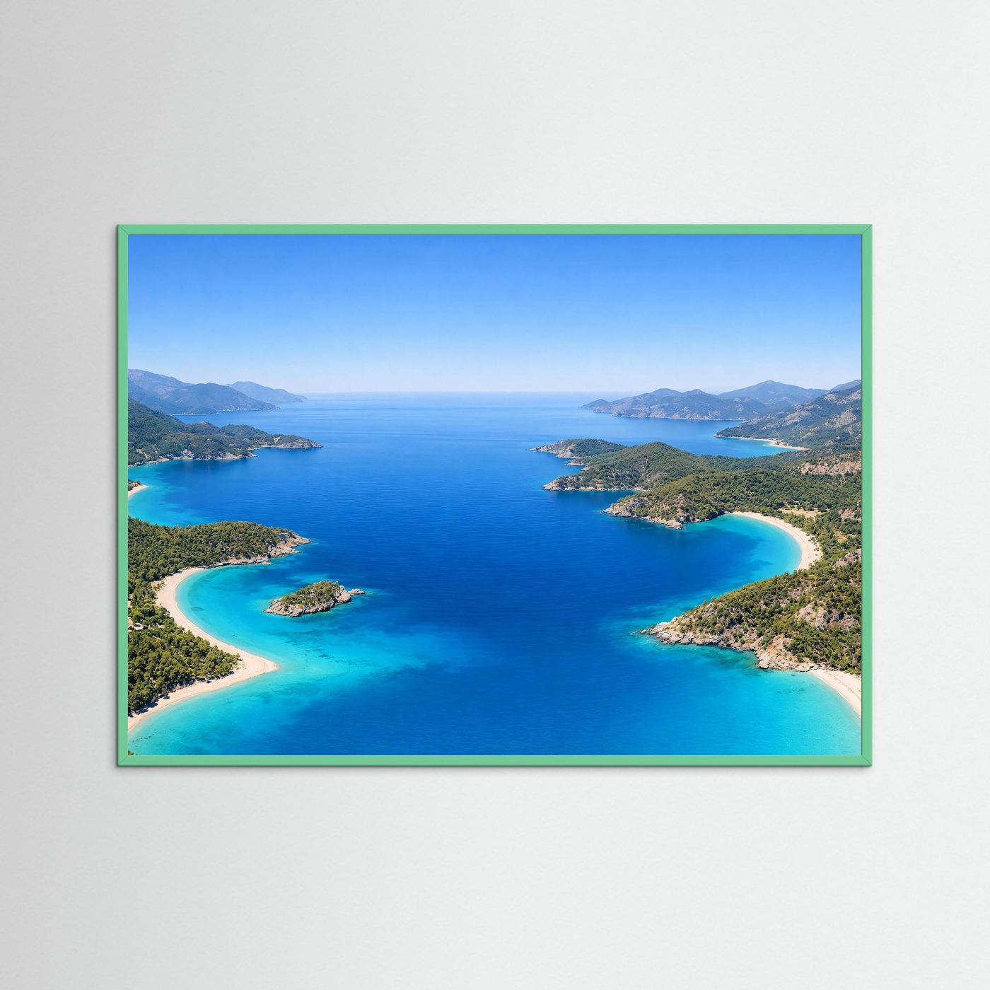 Gerahmter Poster-Landschaftsdruck mit blauer Lagune und grünem Rahmen.