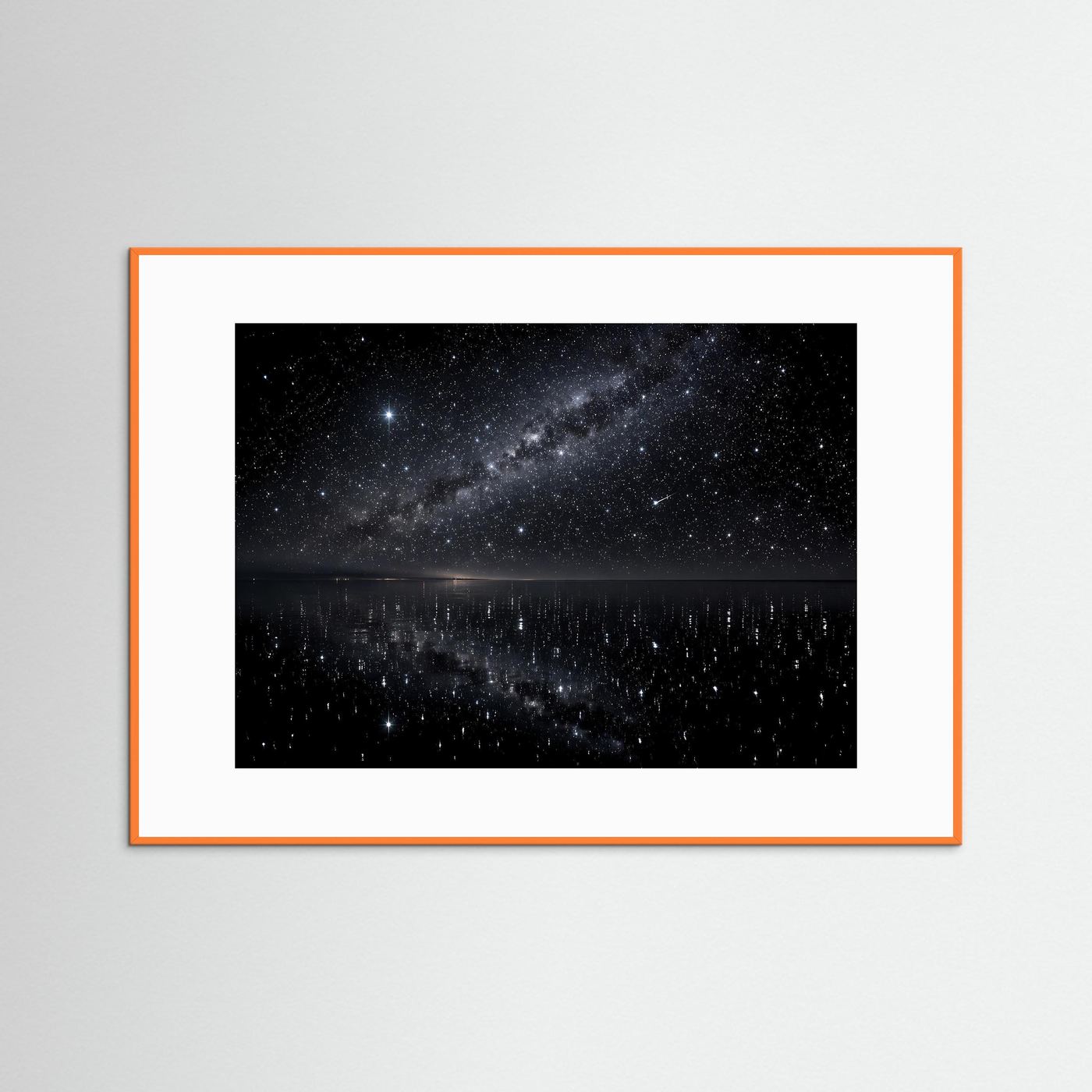 Gerahmtes Poster mit Sternenhimmel und Seespiegel, heller Holzrahmen