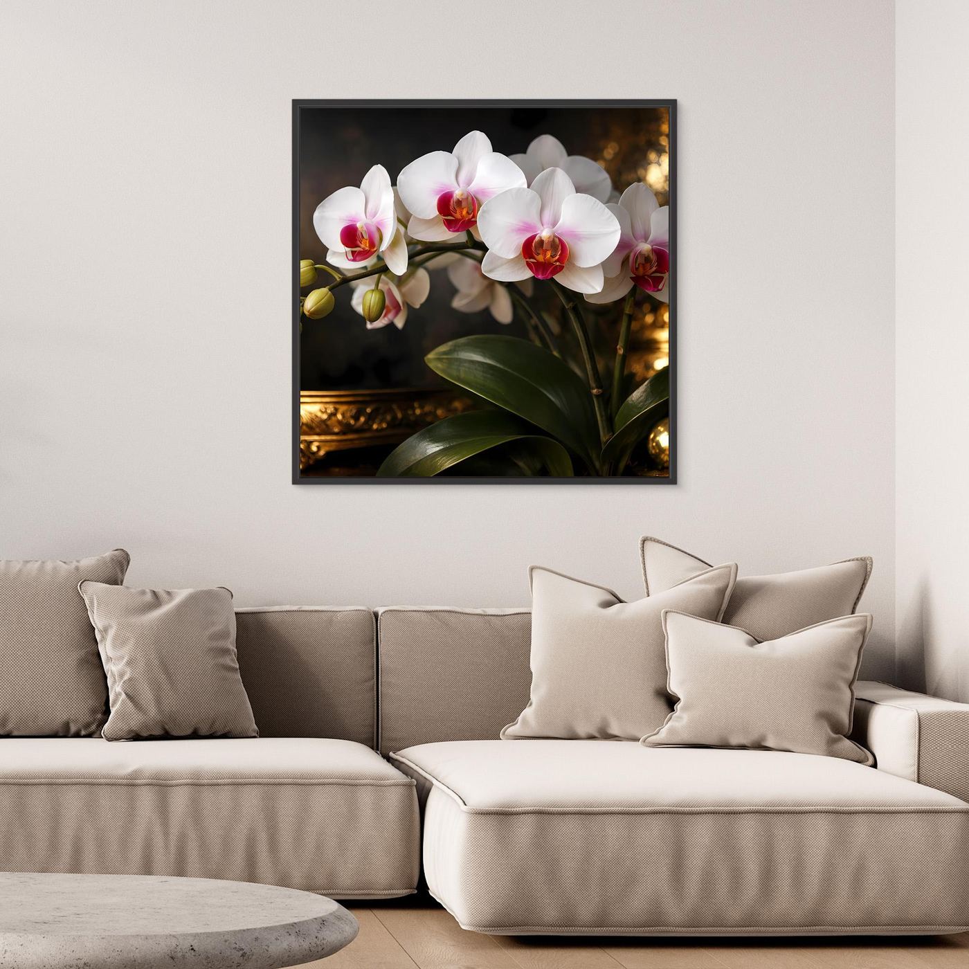 Orchideenblüten-Leinwandbild mit weißen Blüten, rosa Akzenten und grünen Blättern im dunklen Rahmen