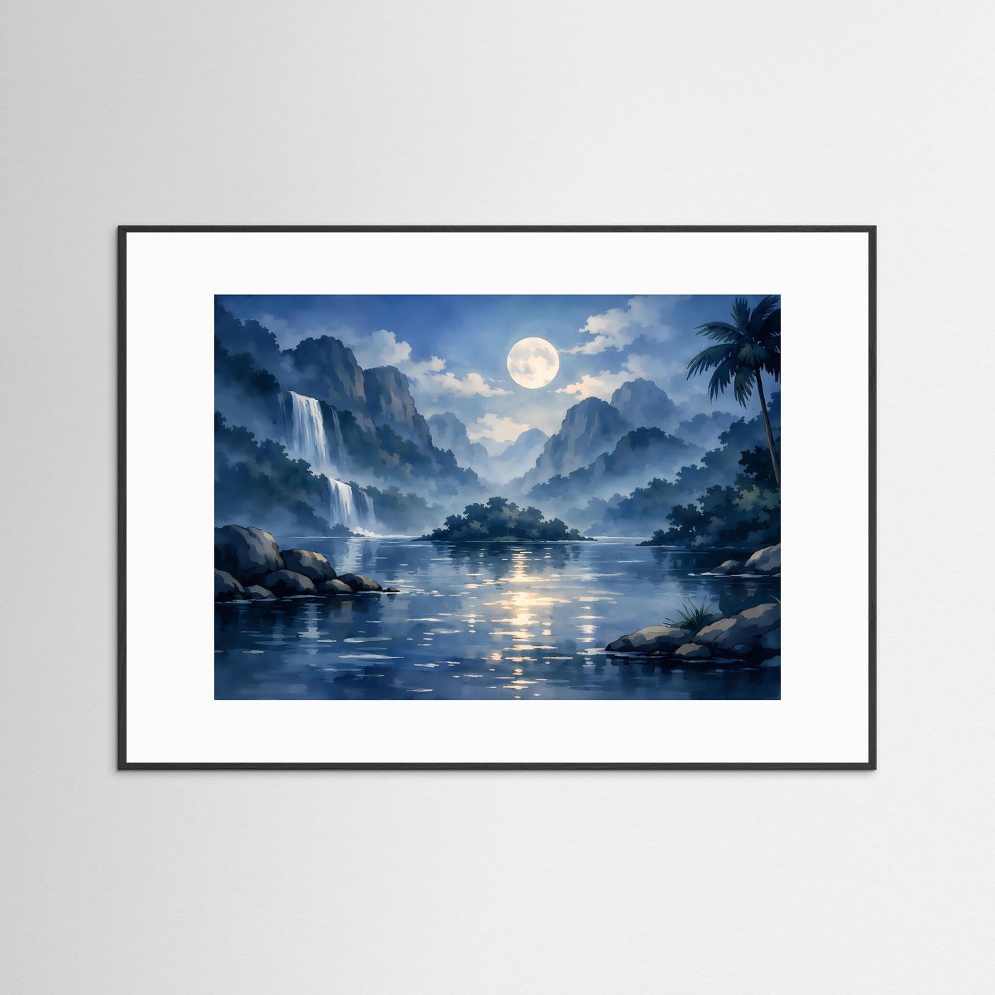 Naturposter im Querformat mit Mond über tropischem See, Wasserfall und Palmen, schwarzer Rahmen mit Passepartout
