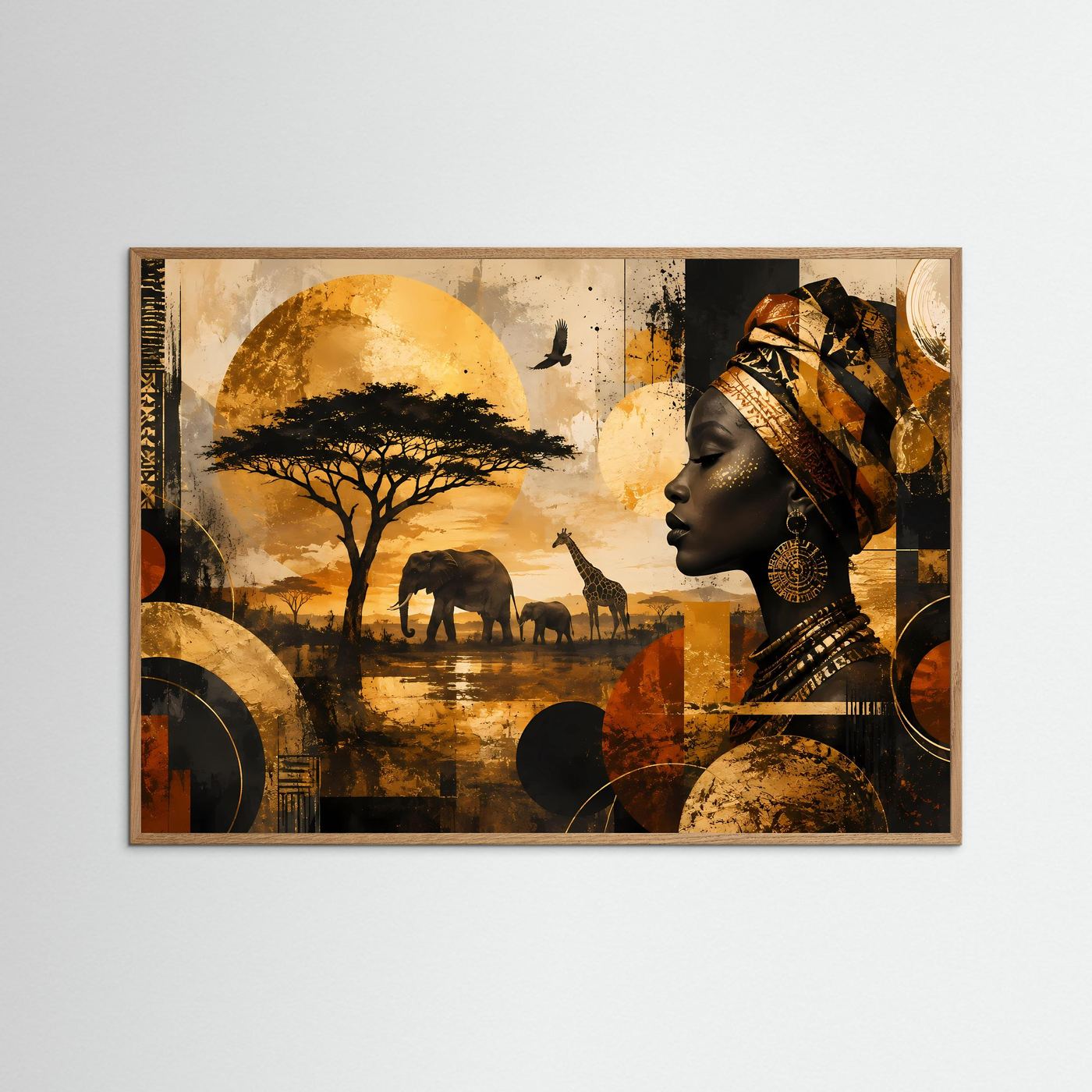 Gerahmtes Poster im Querformat mit naturfarbenem Holzrahmen: Afrikanerin im Profil, Elefanten und Giraffen.