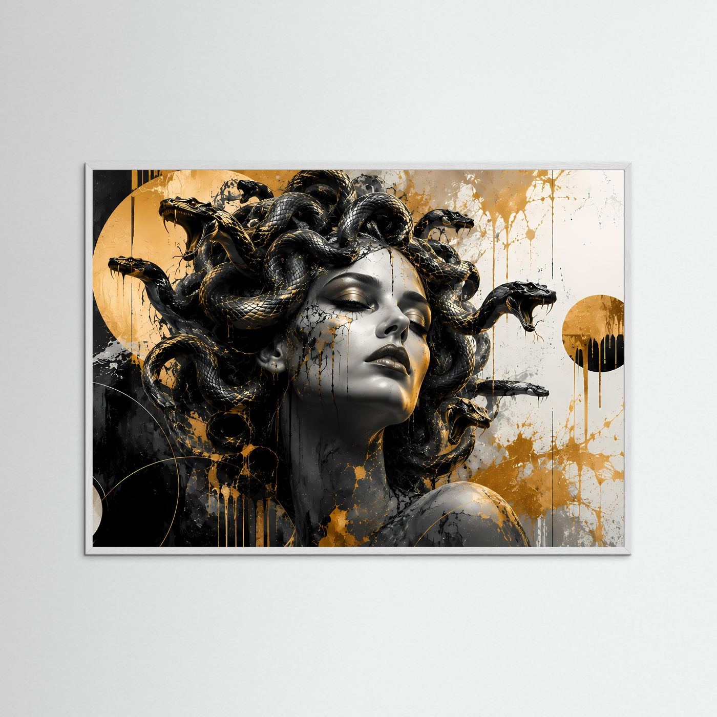 Medusa mit schwarzen Schlangen | Abstrakte Kunst in Schwarz & Gold