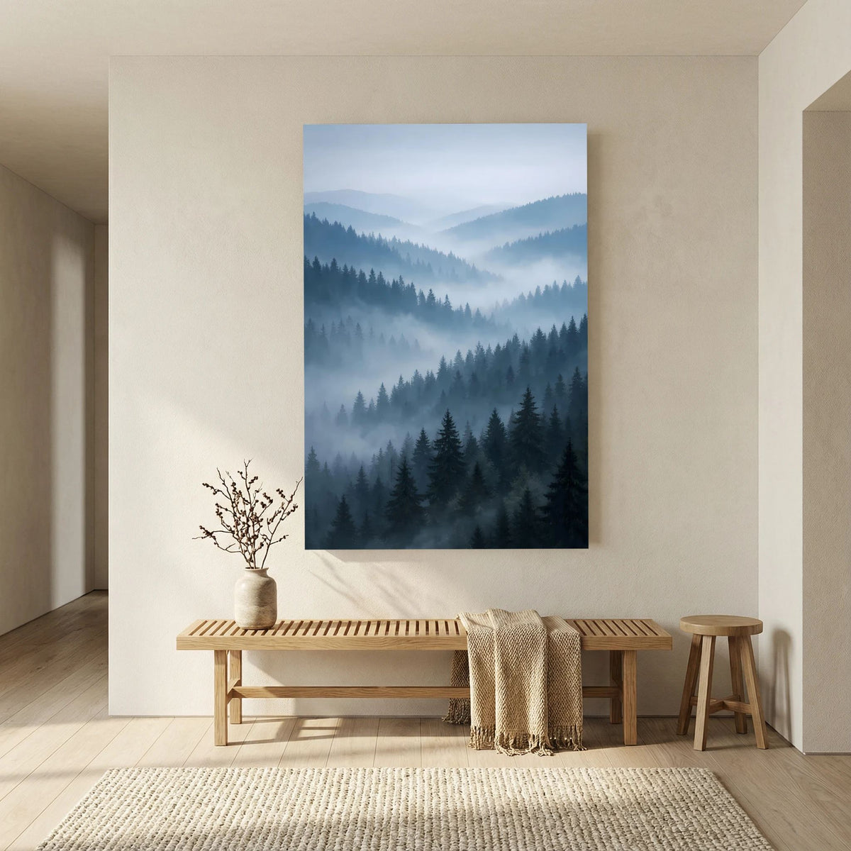 Hochformatiges Naturposter mit nebligen Tannen- und Berglandschaften in Blau-Grau