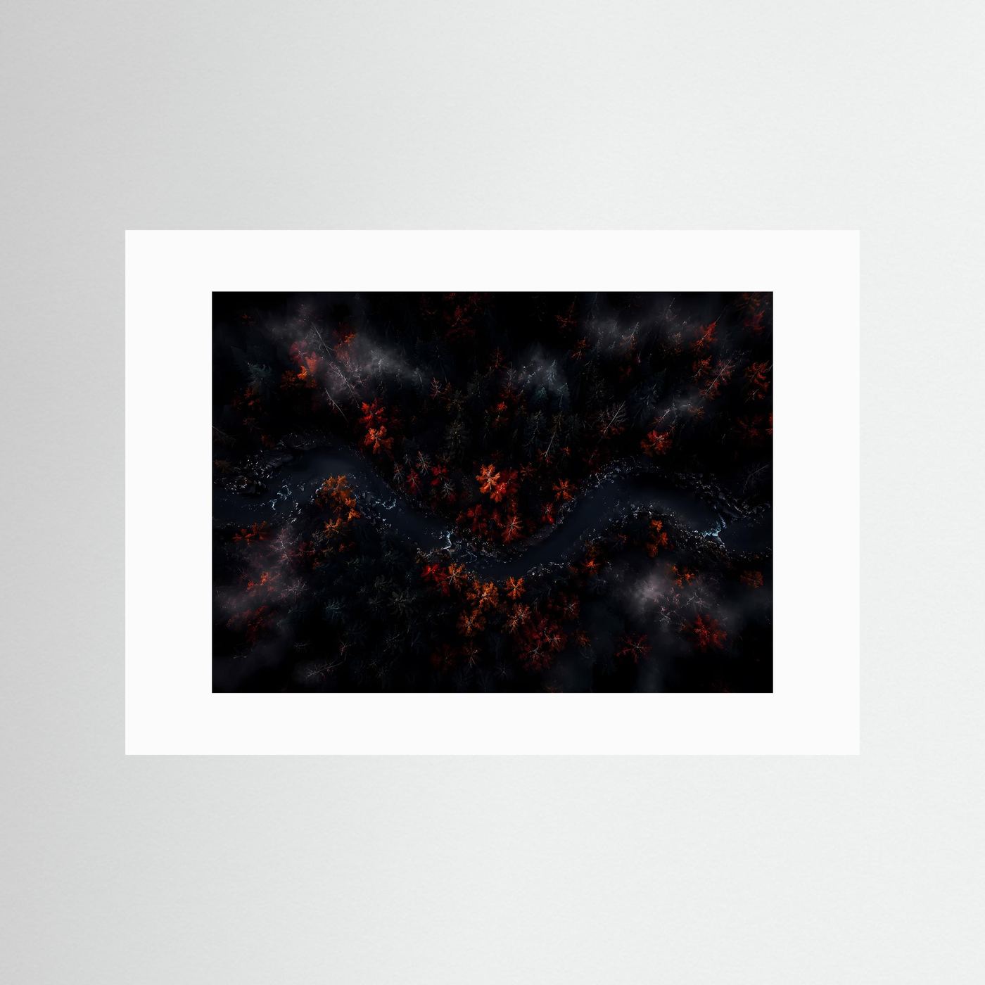 Mystischer Wald aus der Vogelperspektive | Dunkles Herbst Landschaftsbild | Atmosphärische Waldkunst mit Fluss | Modernes Natur Poster | Premium Leinwand