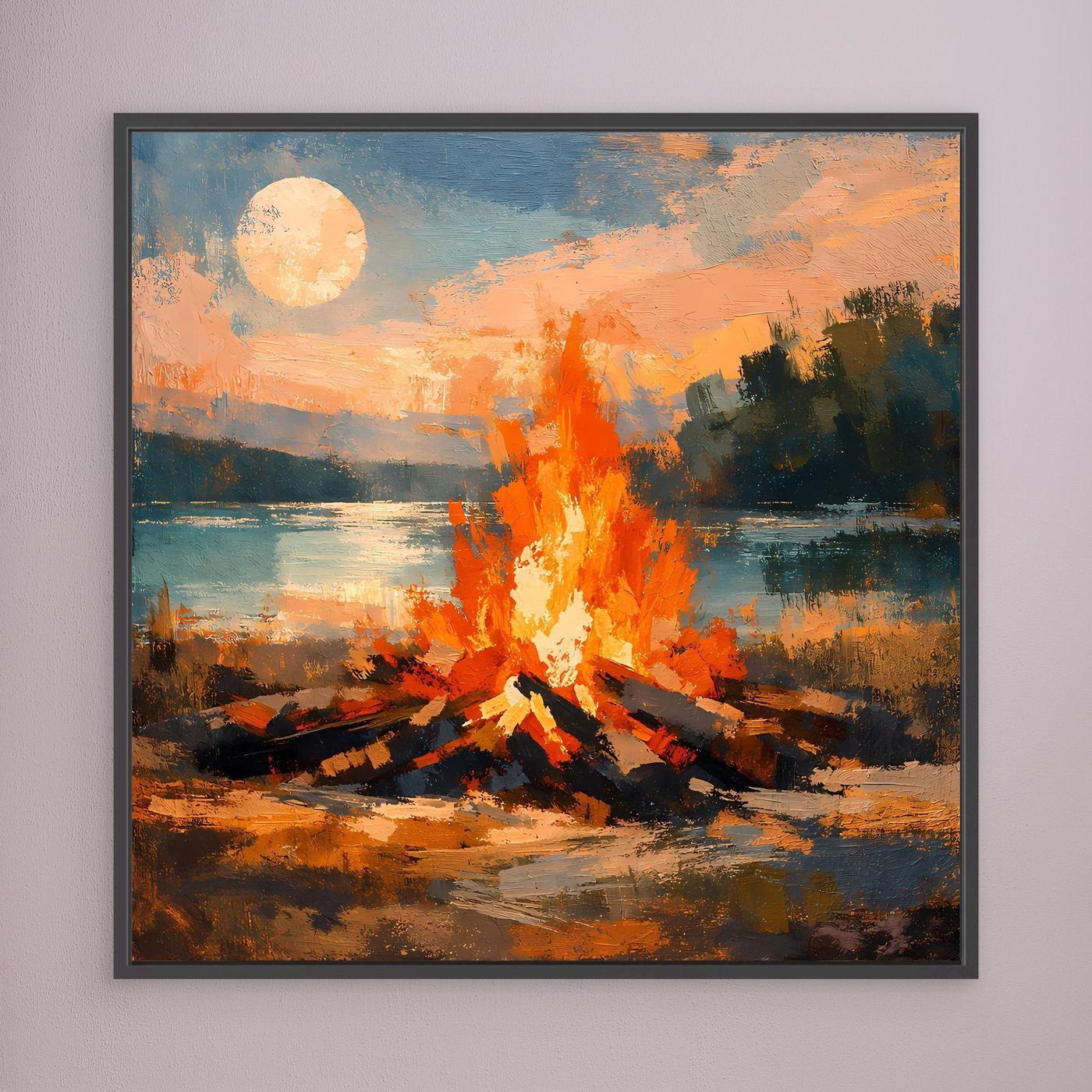 Leinwand-Wandbild mit Lagerfeuer am See, orange Flammen und runde Sonne; schwarzer Rahmen