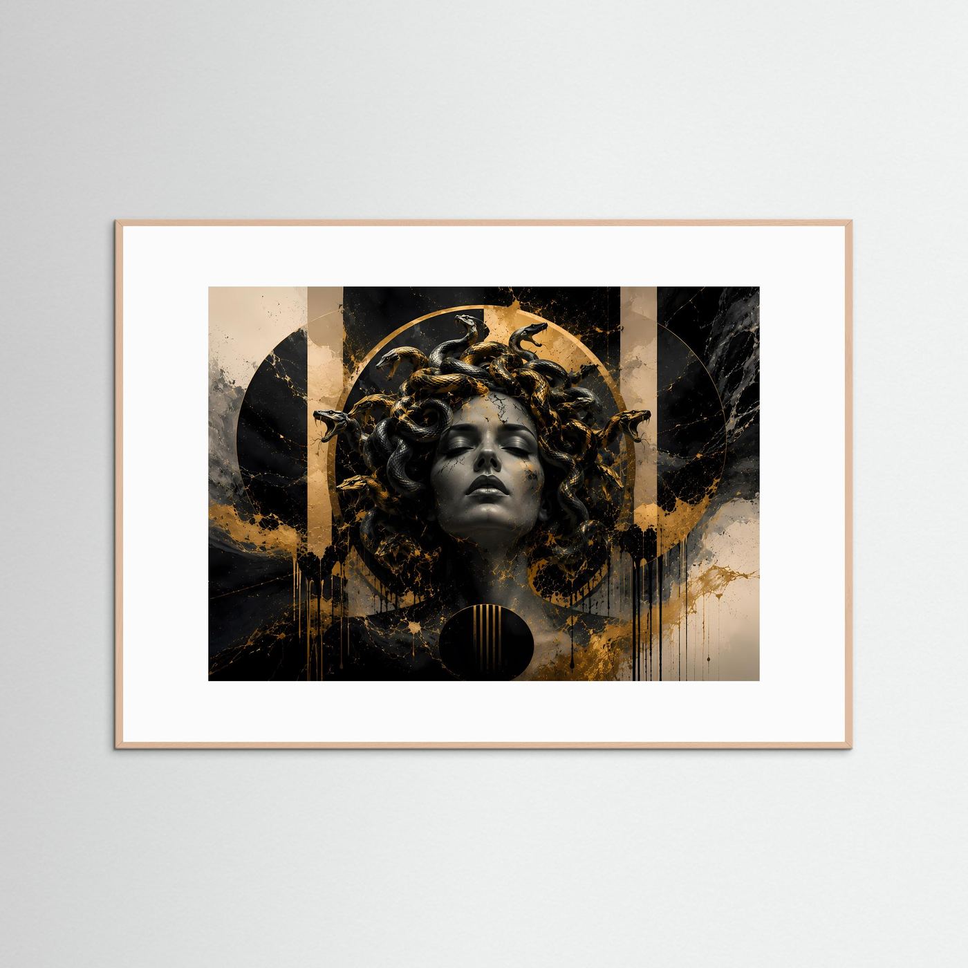 Medusa in Schwarz & Gold | Mystische Schlangenkunst im Luxusdesign