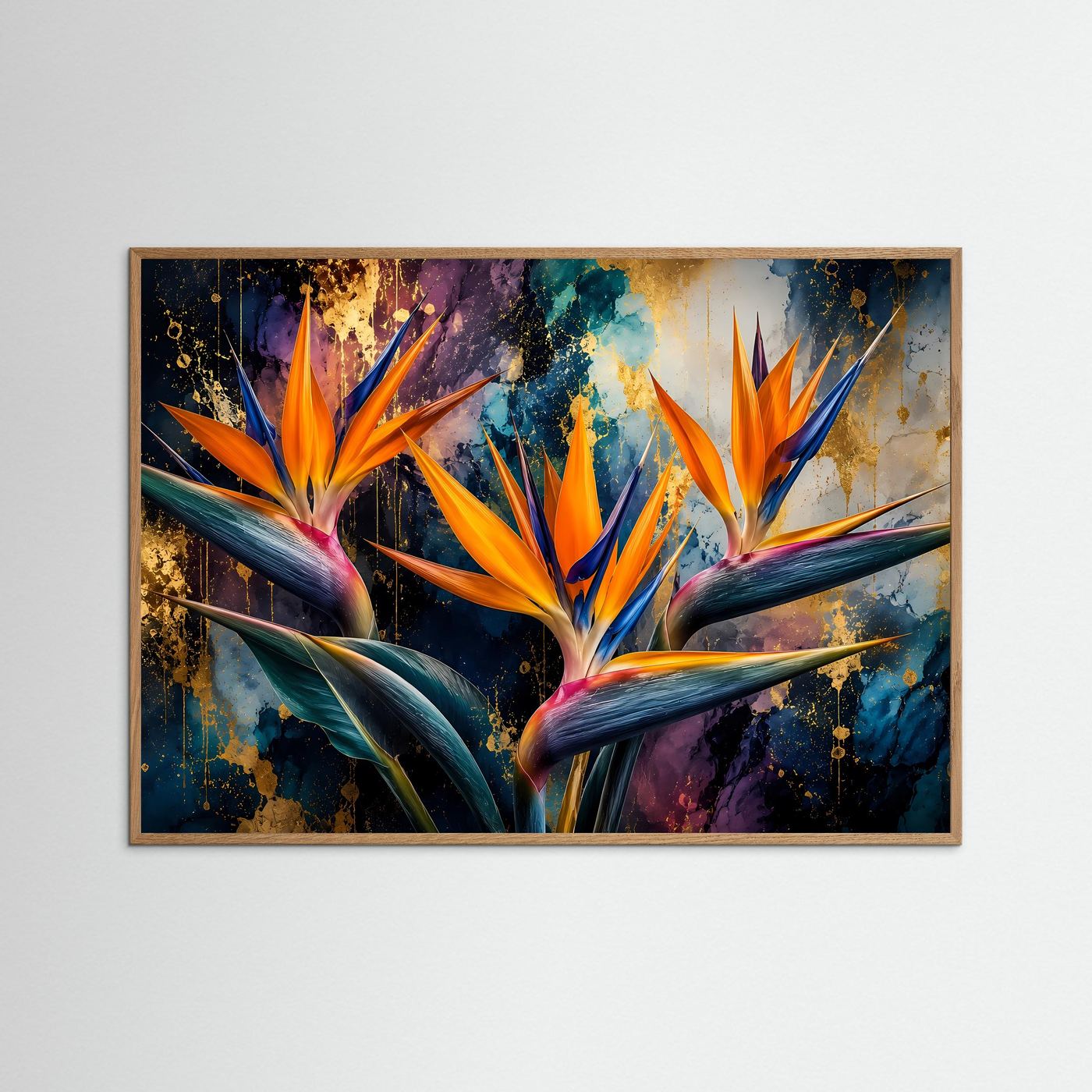 Blumenposter mit Paradiesvogelblumen, orange Blüten, goldene Sprenkel, heller Holzrahmen