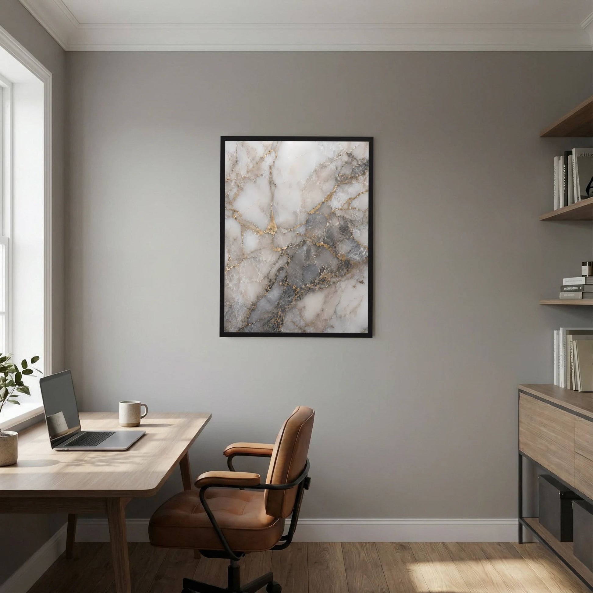 Hochformatiges Poster mit Marmoroptik in Weiß, Grau und goldenen Adern im schwarzen Rahmen