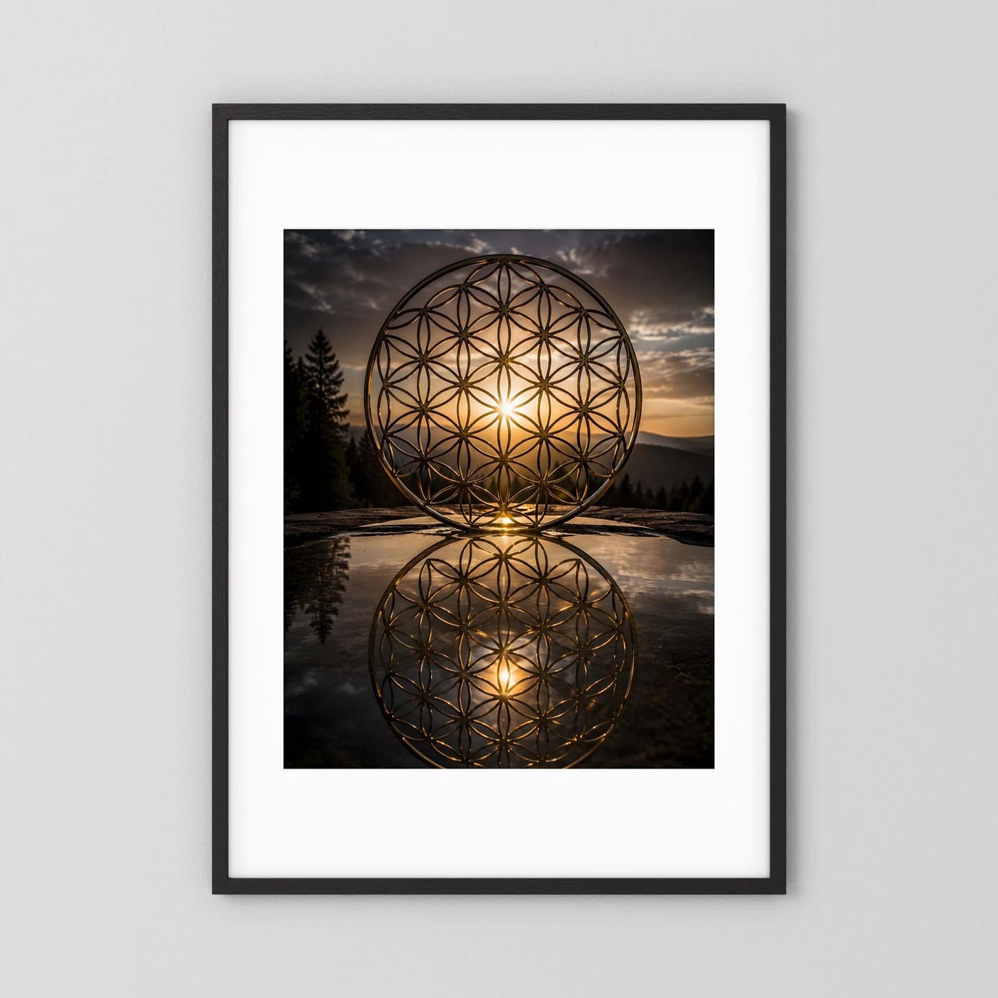 Gerahmtes Poster mit goldener Blume-des-Lebens-Kugel und spiegelnder Reflexion