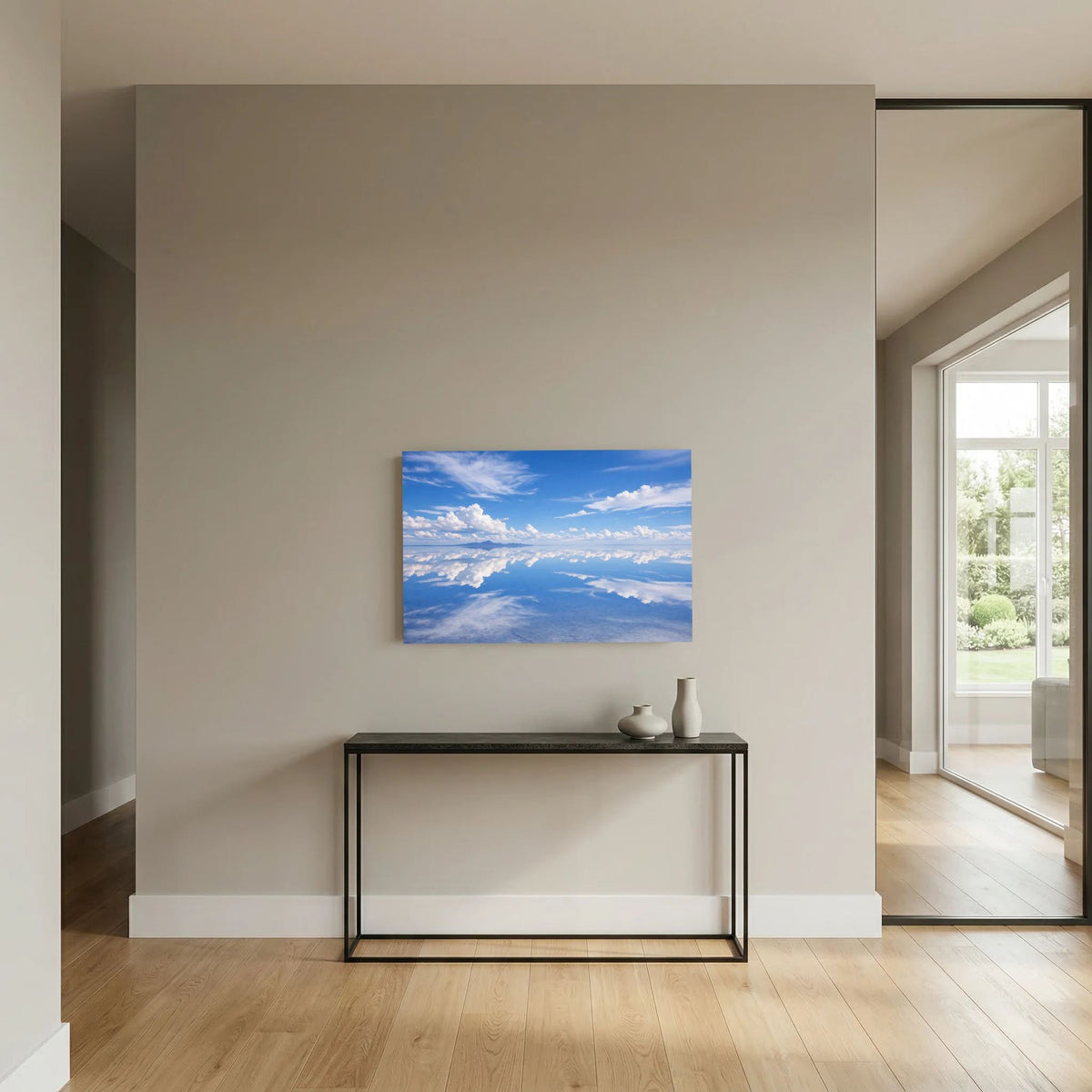 Poster im Querformat mit blauem Himmel und Wolken, an der Wand