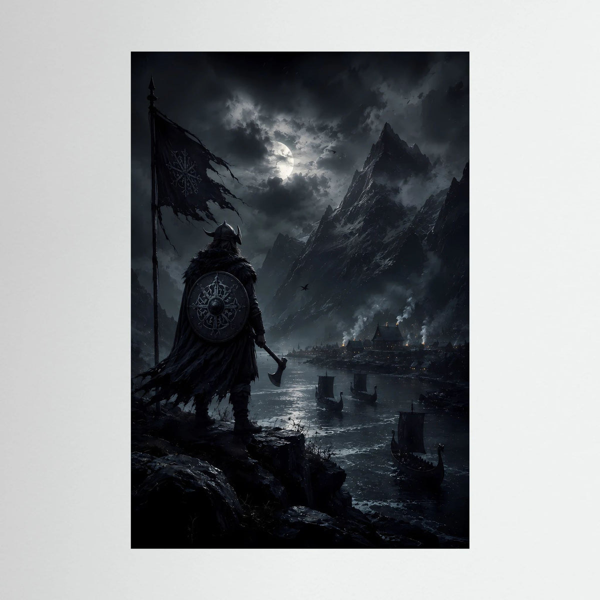 Poster im Hochformat: Wikingerkrieger im Mondlicht vor Fjord mit Langschiffen und Bergen