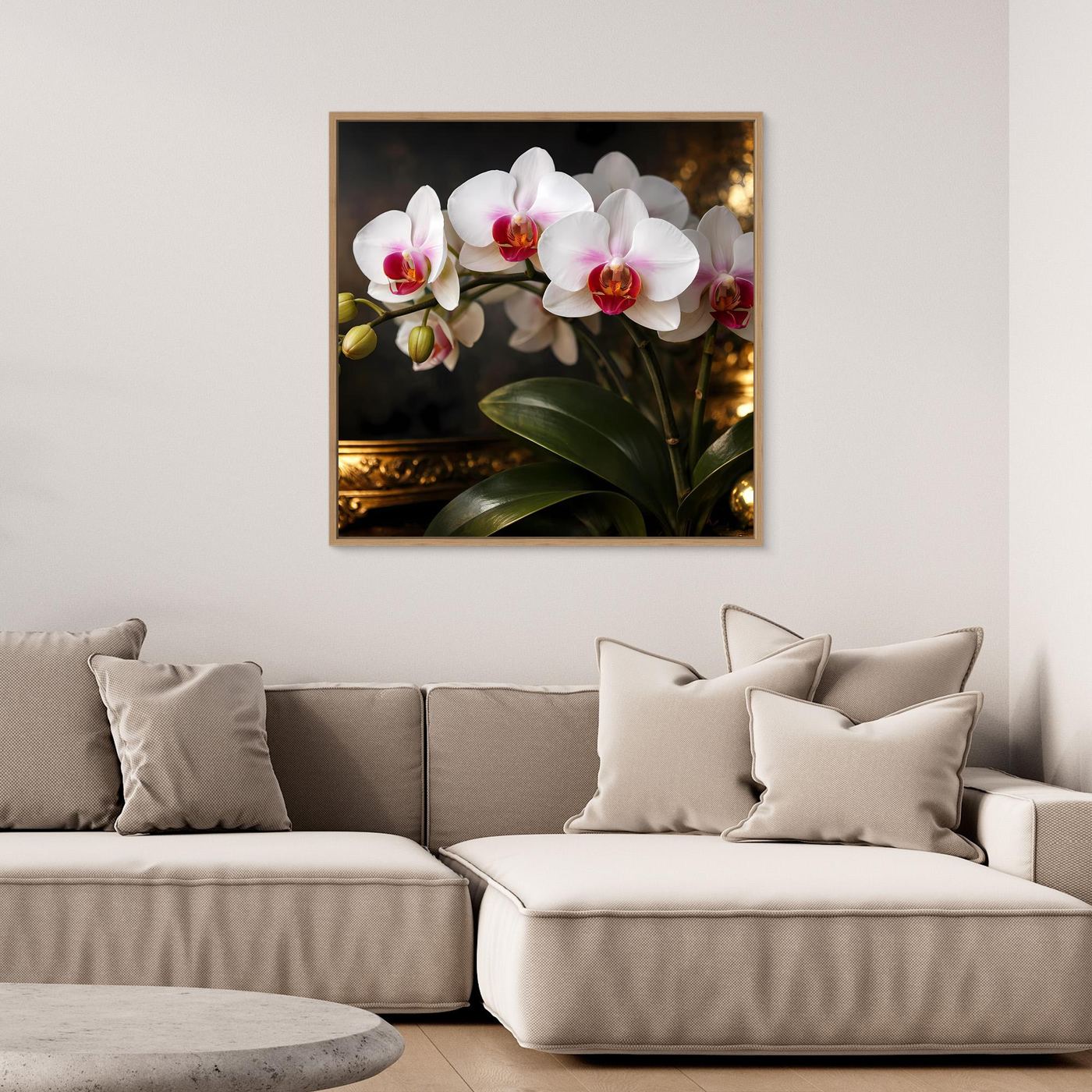 Orchideenblüten-Leinwandbild mit weißen Blüten, rosa Akzenten und grünen Blättern im dunklen Rahmen