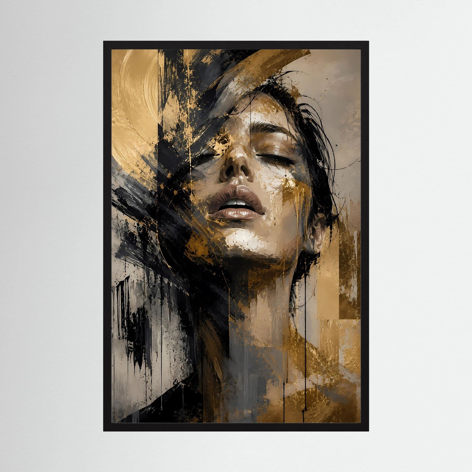 Poster im Hochformat mit abstraktem Frauenporträt in Gold und Schwarz, schwarzer Rahmen