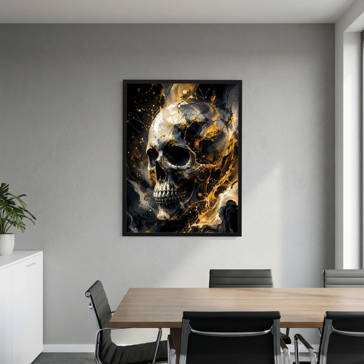 Hochformatposter mit Totenkopf-Motiv in Schwarz und Gold, im schwarzen Rahmen
