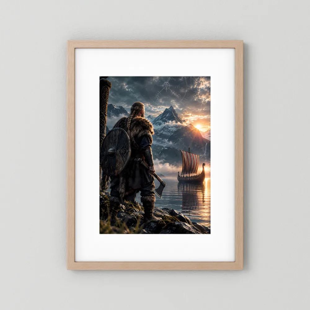 Fantasy-Poster Hochformat mit hellem Holzrahmen und weißem Rand: Wikingerkrieger, Schild, Schiff