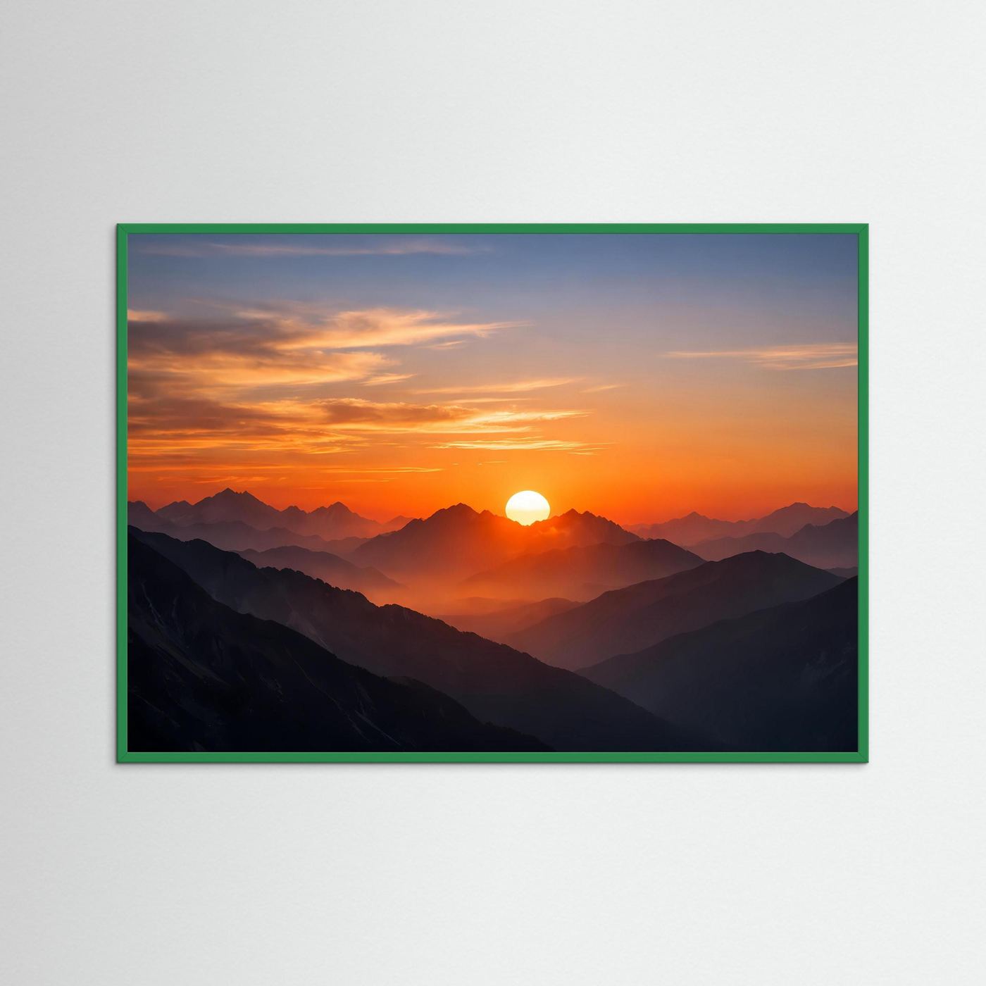 Querformat-Poster Sonnenuntergang über Bergketten im grün umrandeten Rahmen