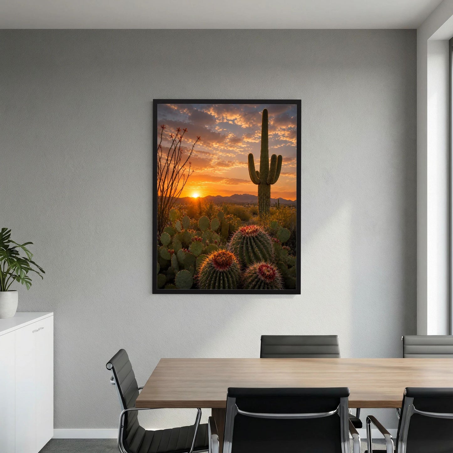 Gerahmtes Poster mit Kaktuslandschaft und Sonnenuntergang im Wüstenpanorama