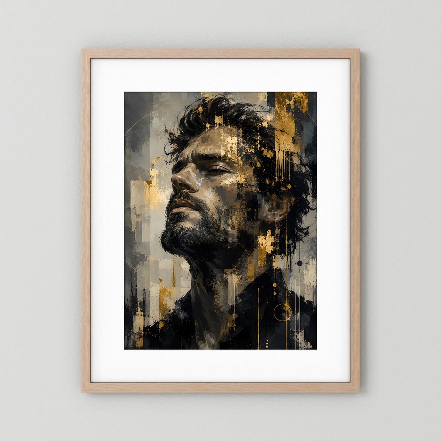 Kunstposter: abstraktes Männerporträt in Schwarz, Grau & Gold, heller Holzrahmen mit weißem Rand