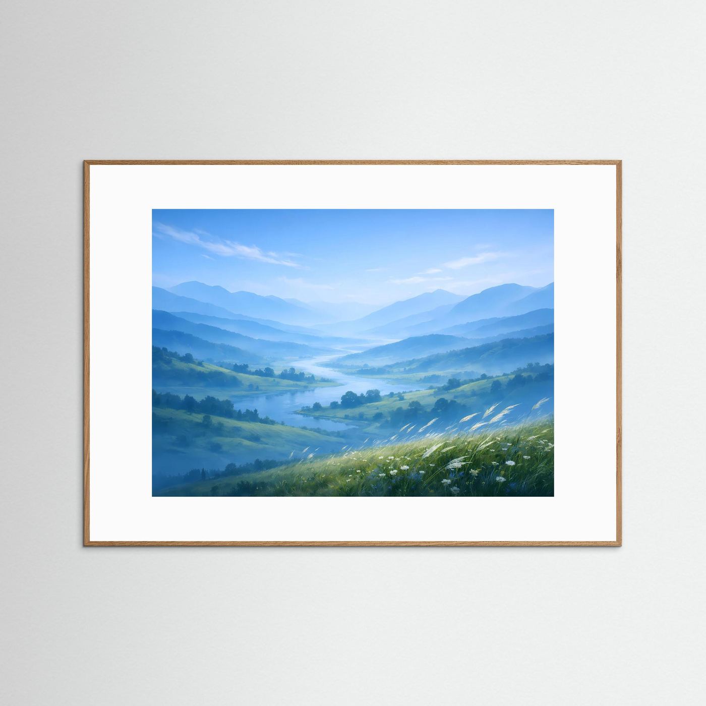 Poster mit Berglandschaft im Nebeltal, weißer Rand, heller Holzrahmen