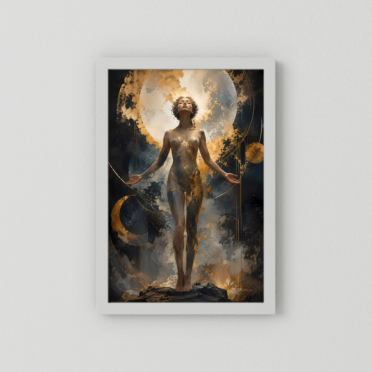 Mondgöttin in Gold | Mystische Frau vor Vollmond | Poster Hochformat