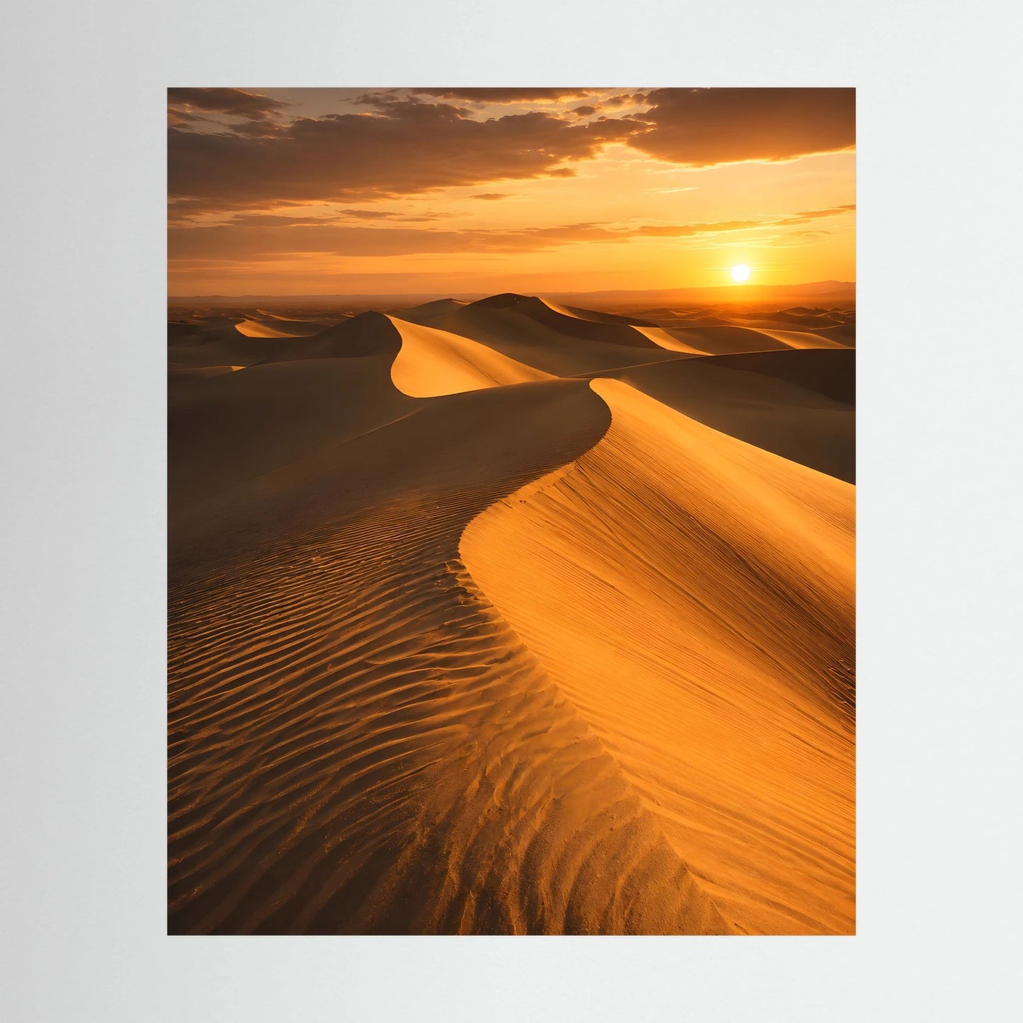 Hochformatiges Poster mit Sanddünen bei Sonnenuntergang, warmes Orange und dunkle Schatten