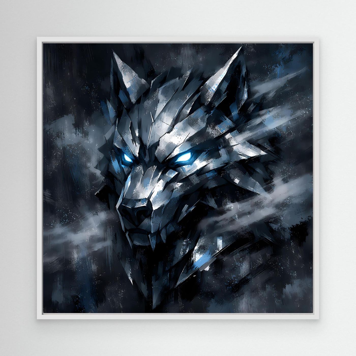 Leinwand-Wandbild mit geometrischem Wolf im weißen Rahmen, silberne Facetten und blau leuchtende Augen