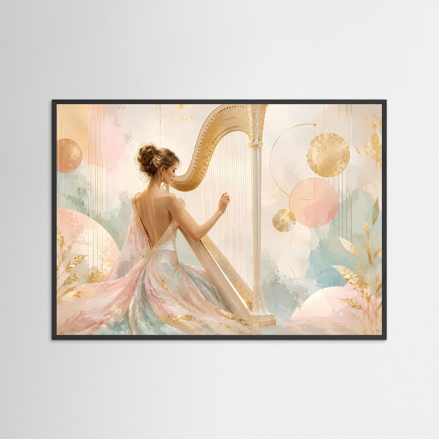 Querformatiger Kunstdruck: Harfenistin im Pastellkleid mit Harfe, schwarzer Holzrahmen