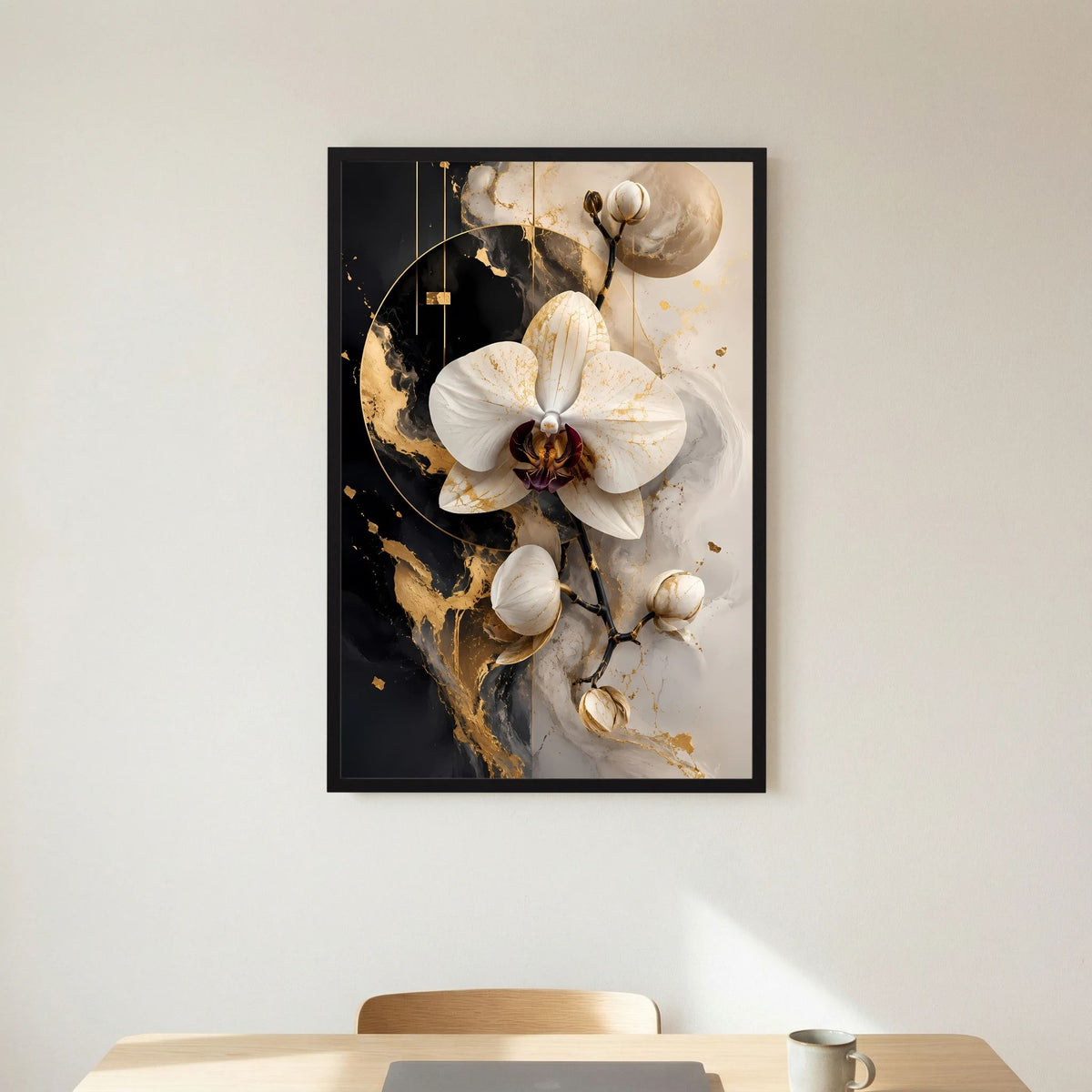 Gerahmtes Hochformat-Poster mit weißen Orchideen in Schwarz‑Gold