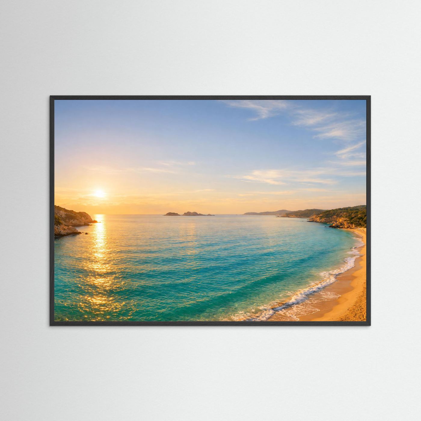 Panorama-Meer-Poster mit Sonnenuntergang, Strand und blaugrünem Meer im schwarzen Rahmen
