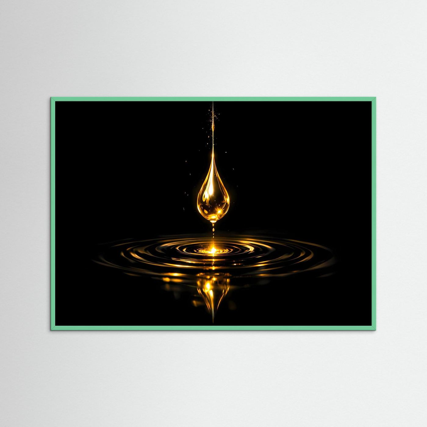 Wandbild mit goldenem Wassertropfen-Detail und Lichtreflex, grüner Holzrahmen