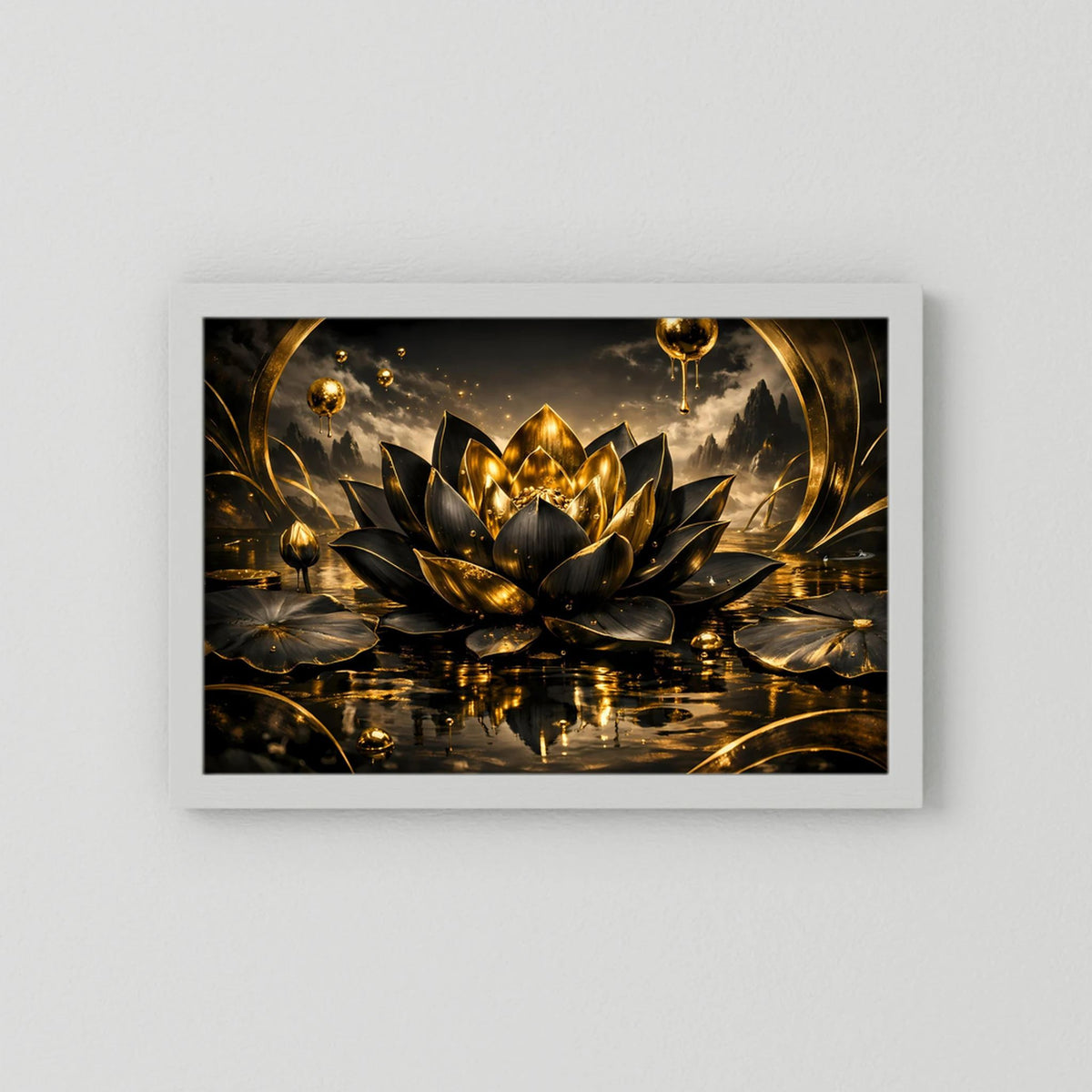 Wandbild im weißem Rahmen: gold-schwarze Lotusblüte mit goldenen Ringen und Reflexen
