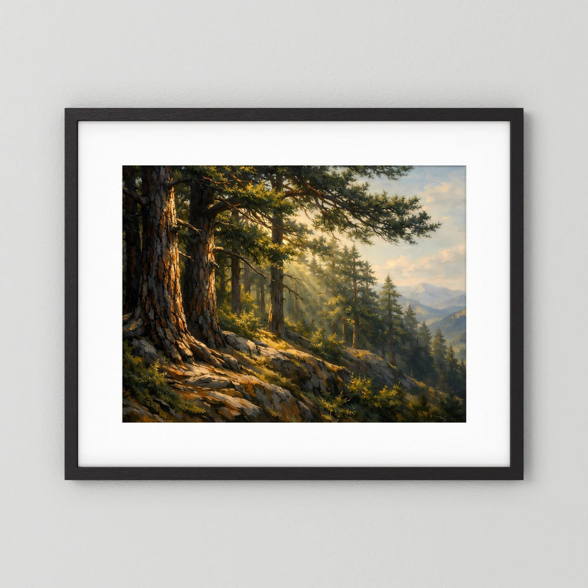 Wandbild im Querformat mit Wald- und Bergmotiv, schwarzer Rahmen mit weißem Rand