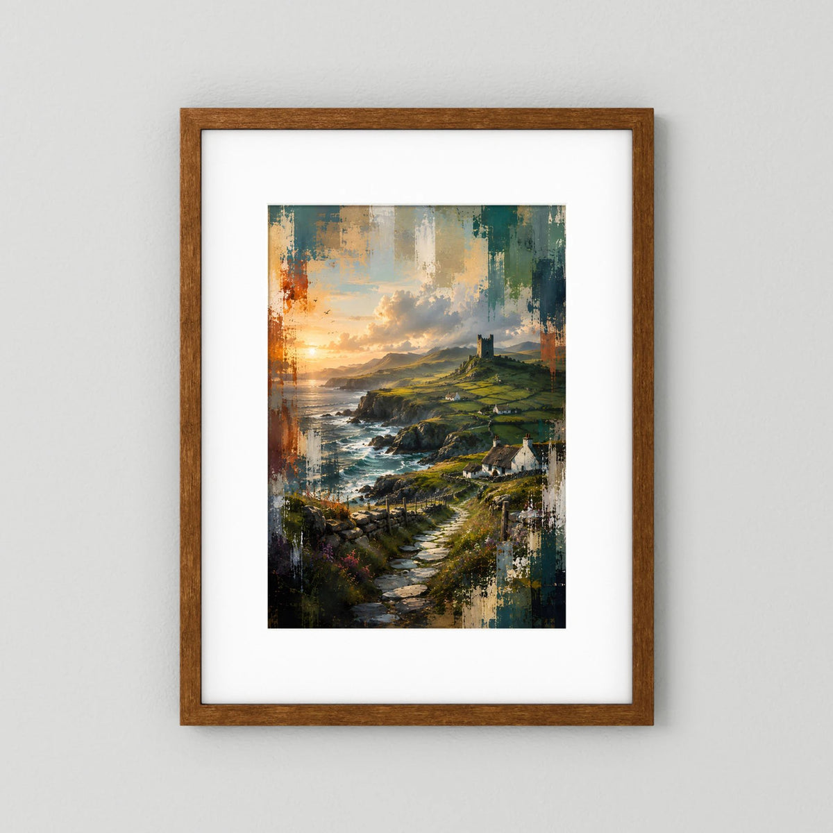 Landschaftsposter im Hochformat mit Küstenweg, Meer und Klippen, brauner Holzrahmen mit weißem Rand