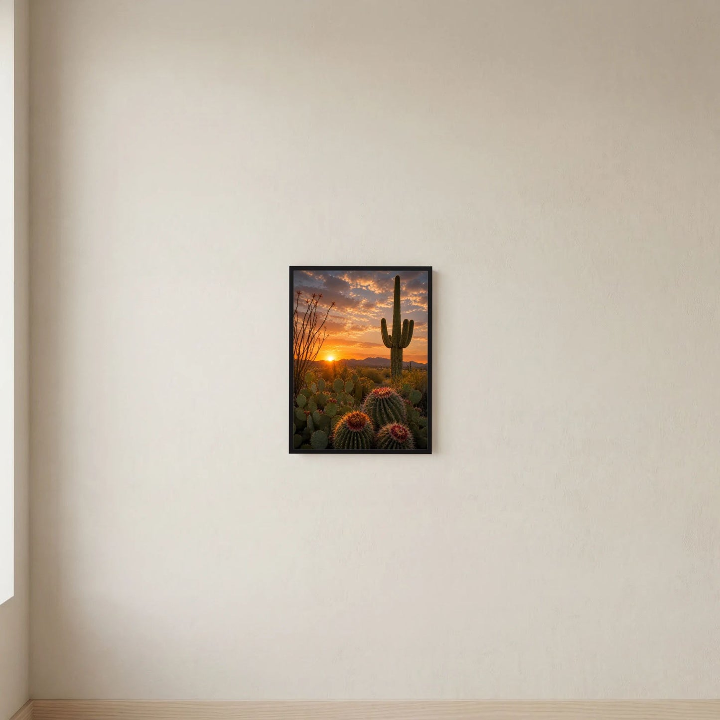 Gerahmtes Hochformat-Poster mit Kakteenlandschaft und warmem Sonnenuntergang