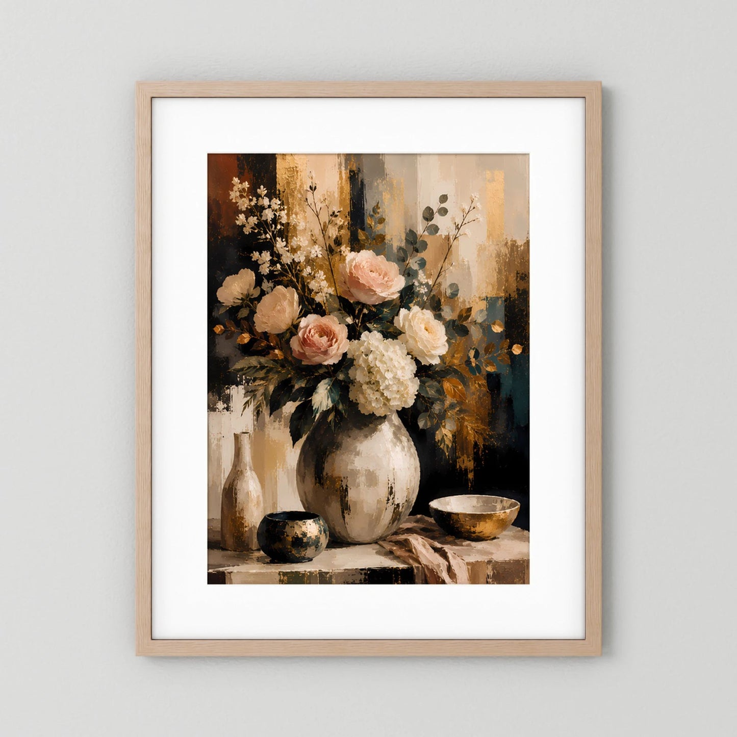 Hochformatiges Blumenstillleben-Poster mit Rosen und Hortensien im beigen Holzrahmen