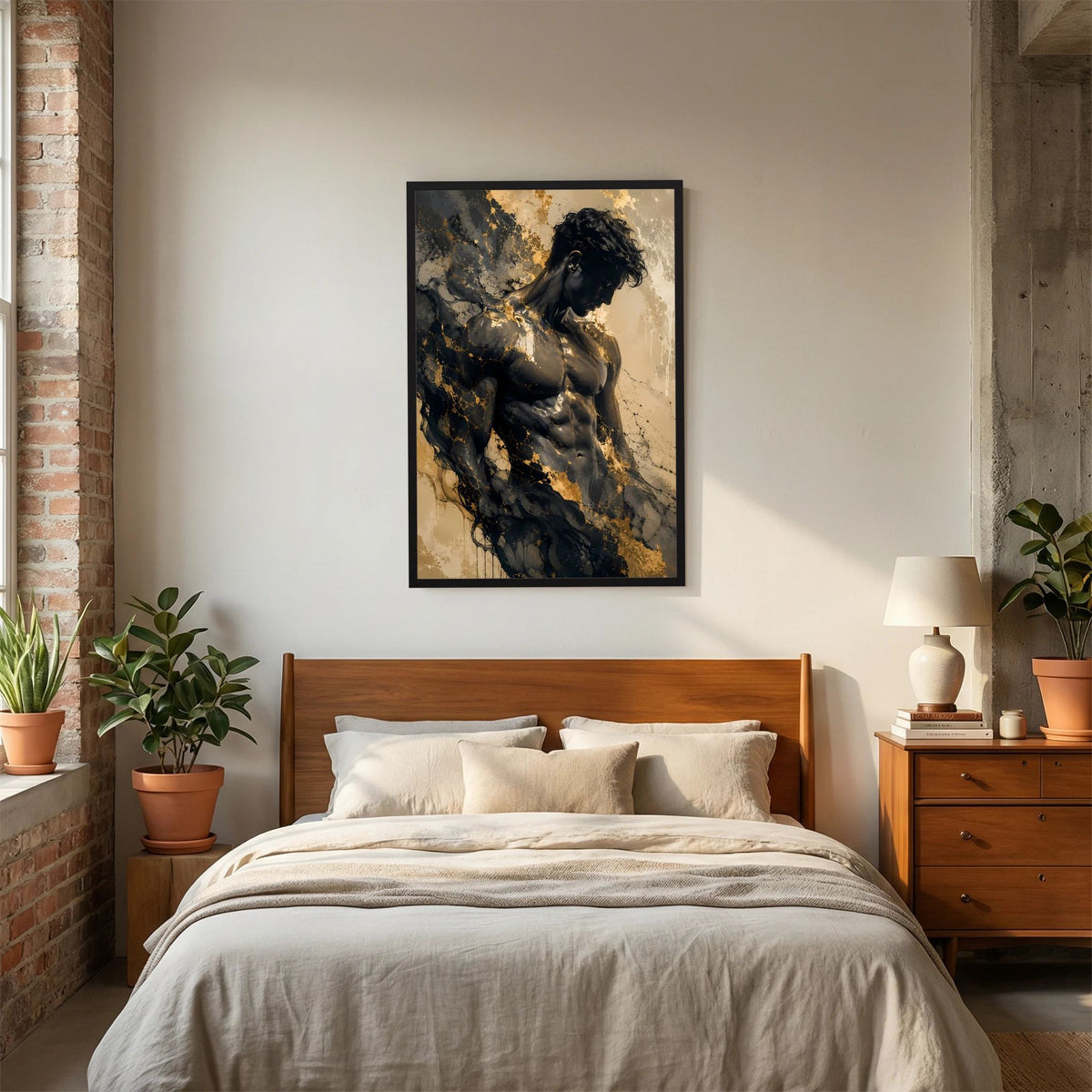Hochformat-Poster im schwarzen Rahmen mit abstraktem Männerkörper in Schwarz und Gold
