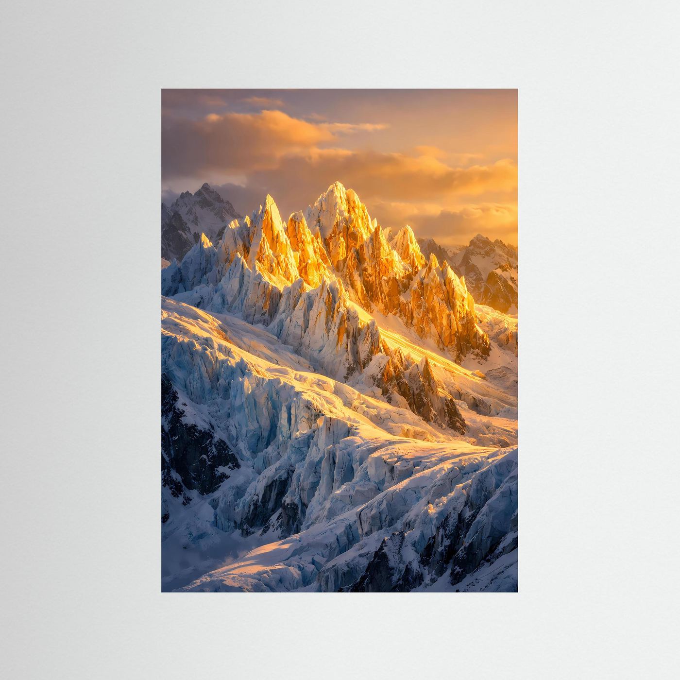 Bergposter im Hochformat mit goldenen Sonnenstrahlen über schneebedeckten Gipfeln